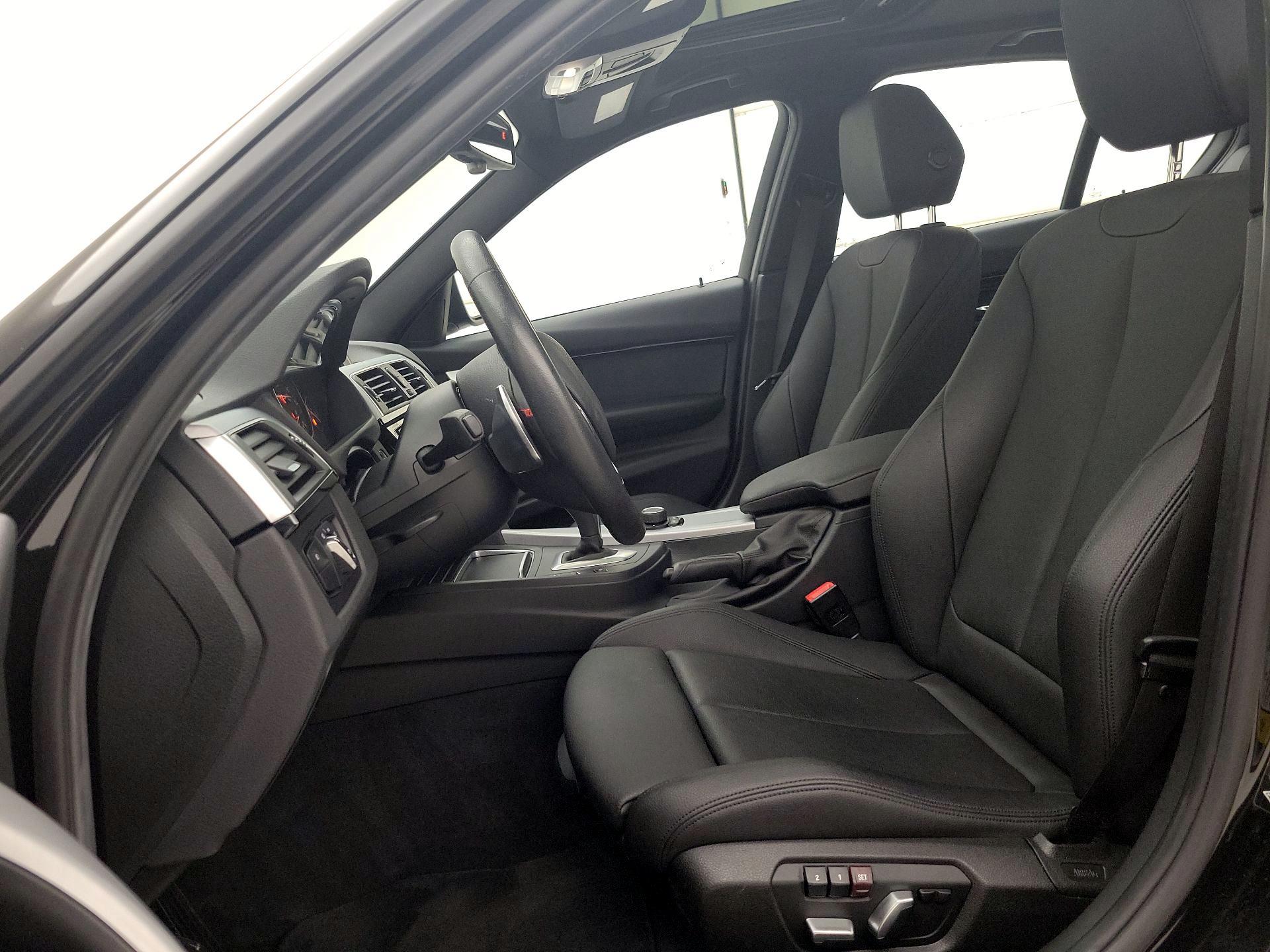 Thumbnail: 2016 BMW 3 Series - 11