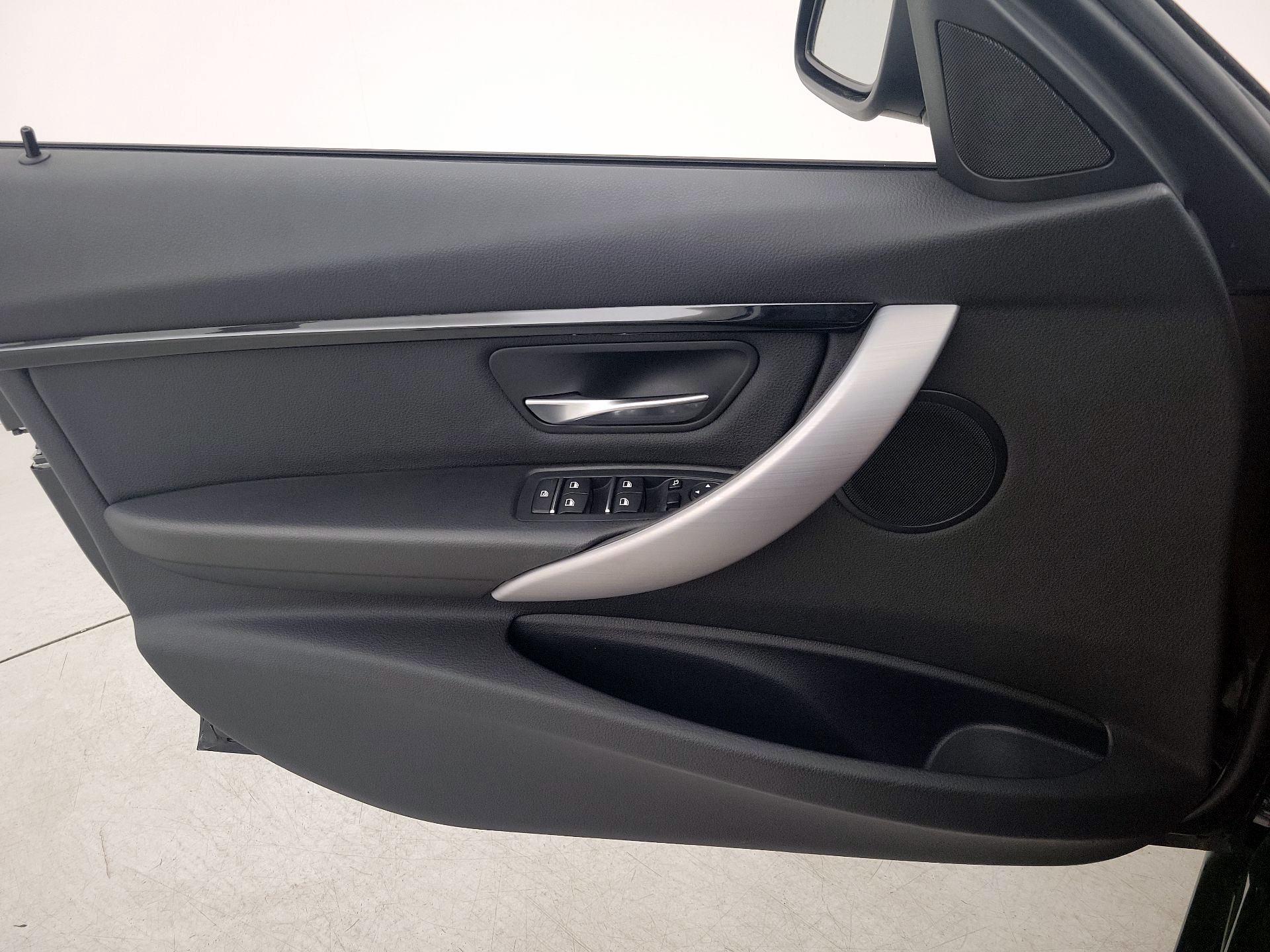 Thumbnail: 2016 BMW 3 Series - 12