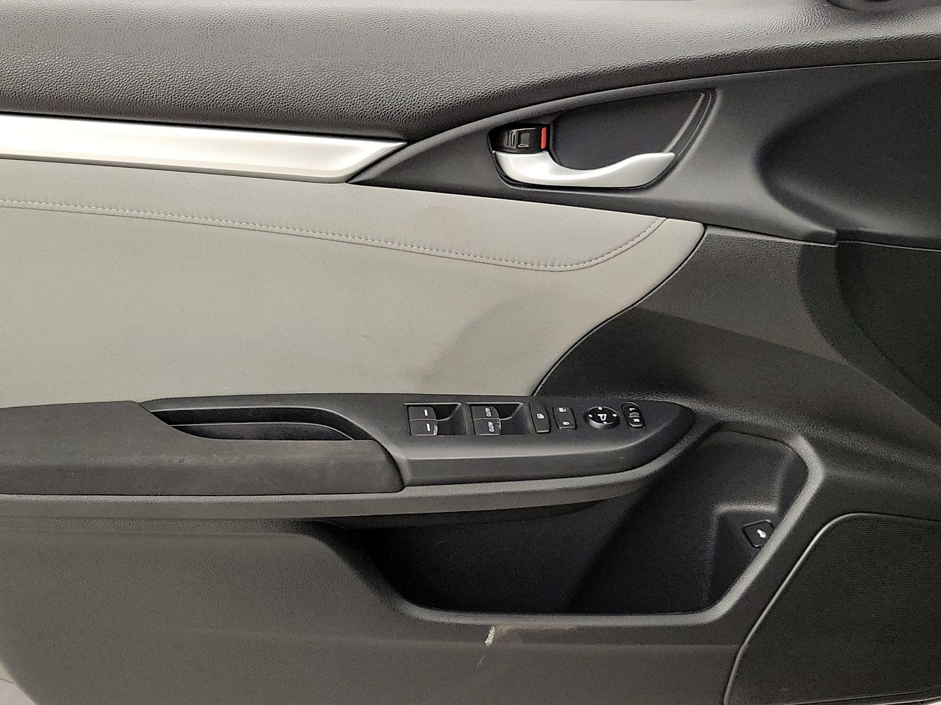 Thumbnail: 2016 Honda Civic - 12