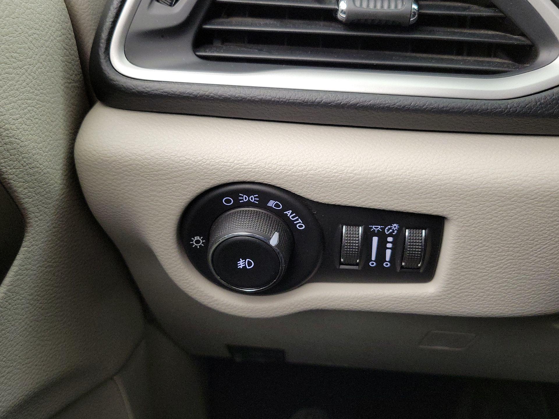 Thumbnail: 2017 Chrysler Pacifica - 13