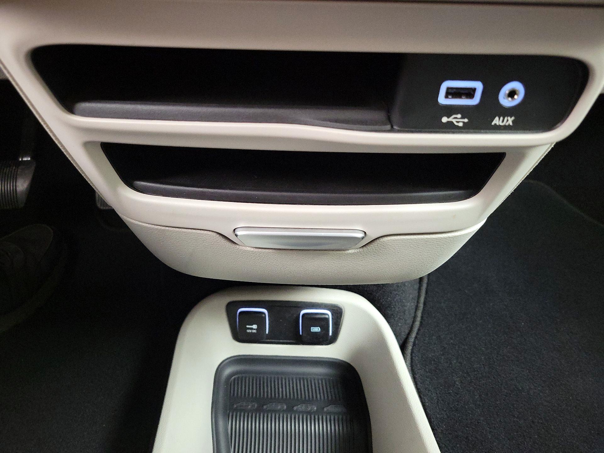 Thumbnail: 2017 Chrysler Pacifica - 19