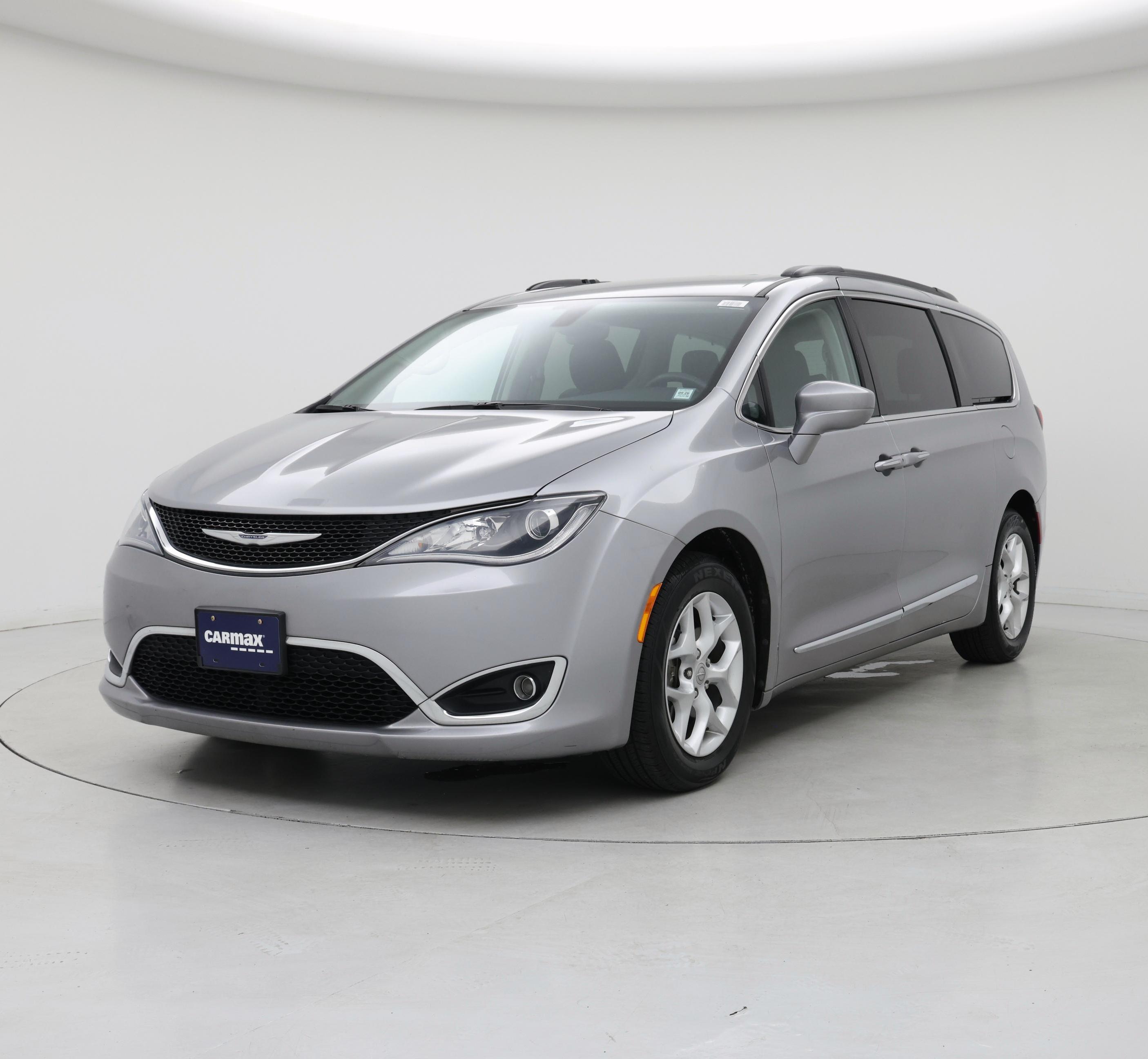 Thumbnail: 2017 Chrysler Pacifica - 4