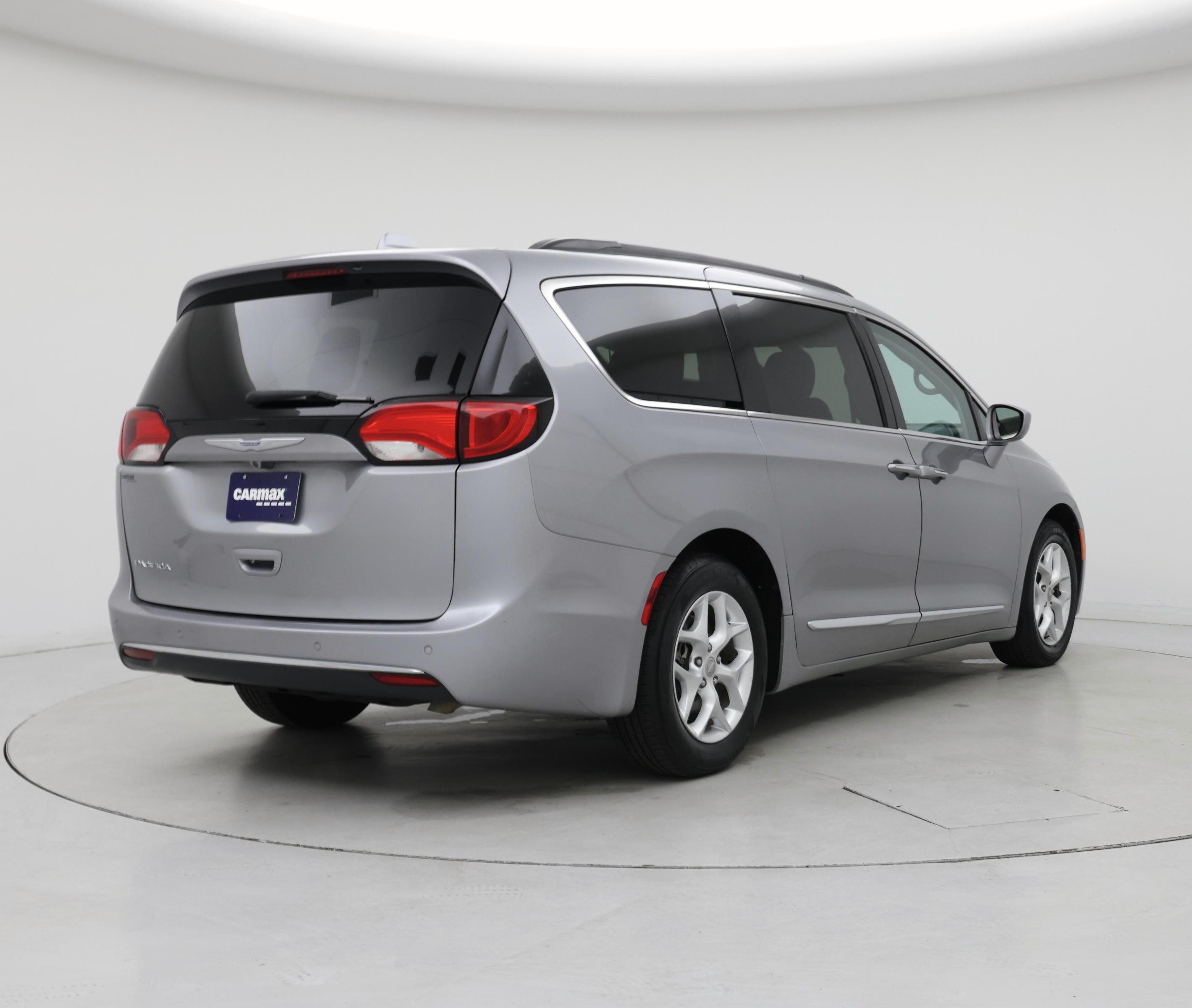 Thumbnail: 2017 Chrysler Pacifica - 8