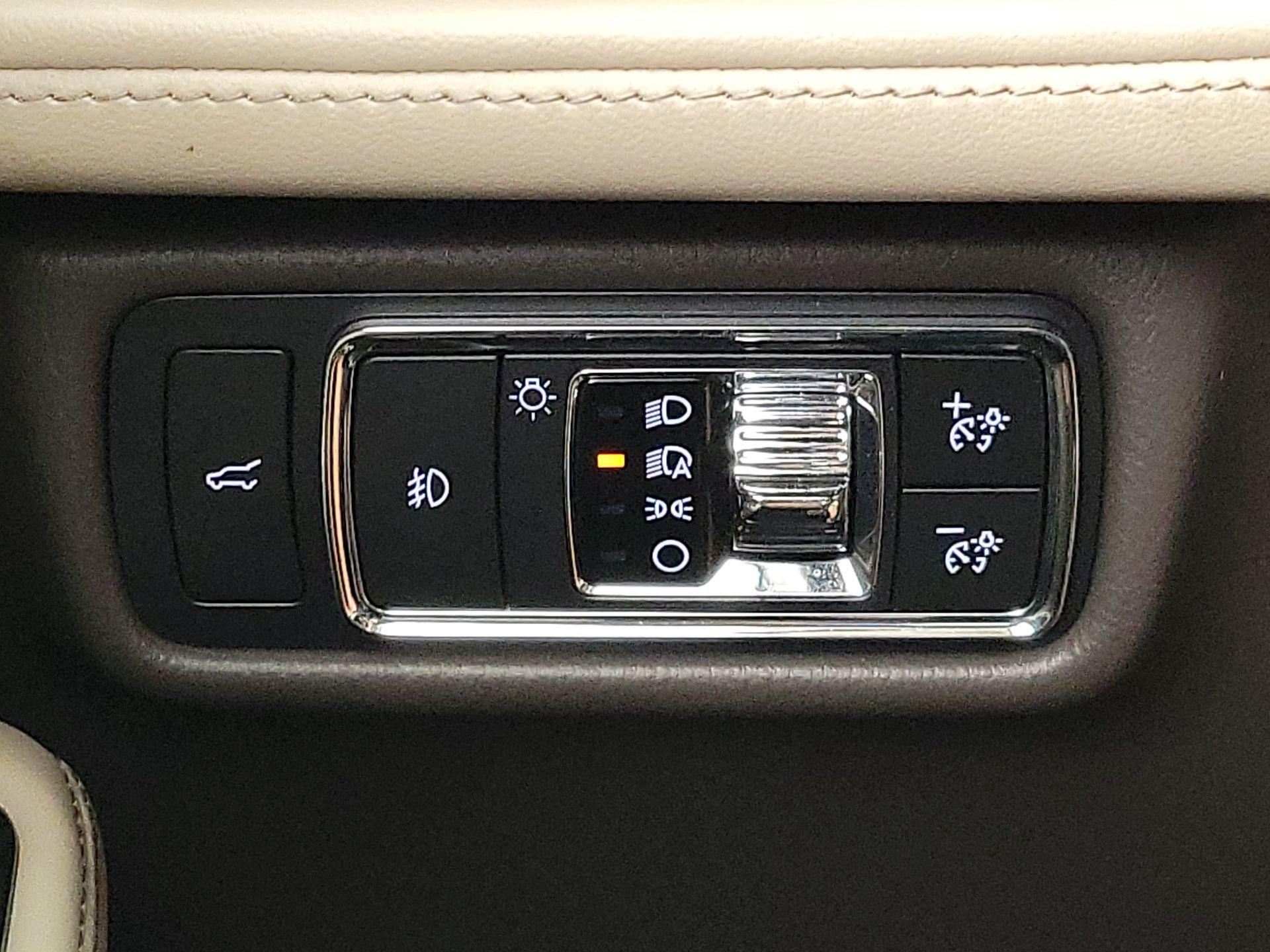 Thumbnail: 2021 Lincoln Aviator - 13