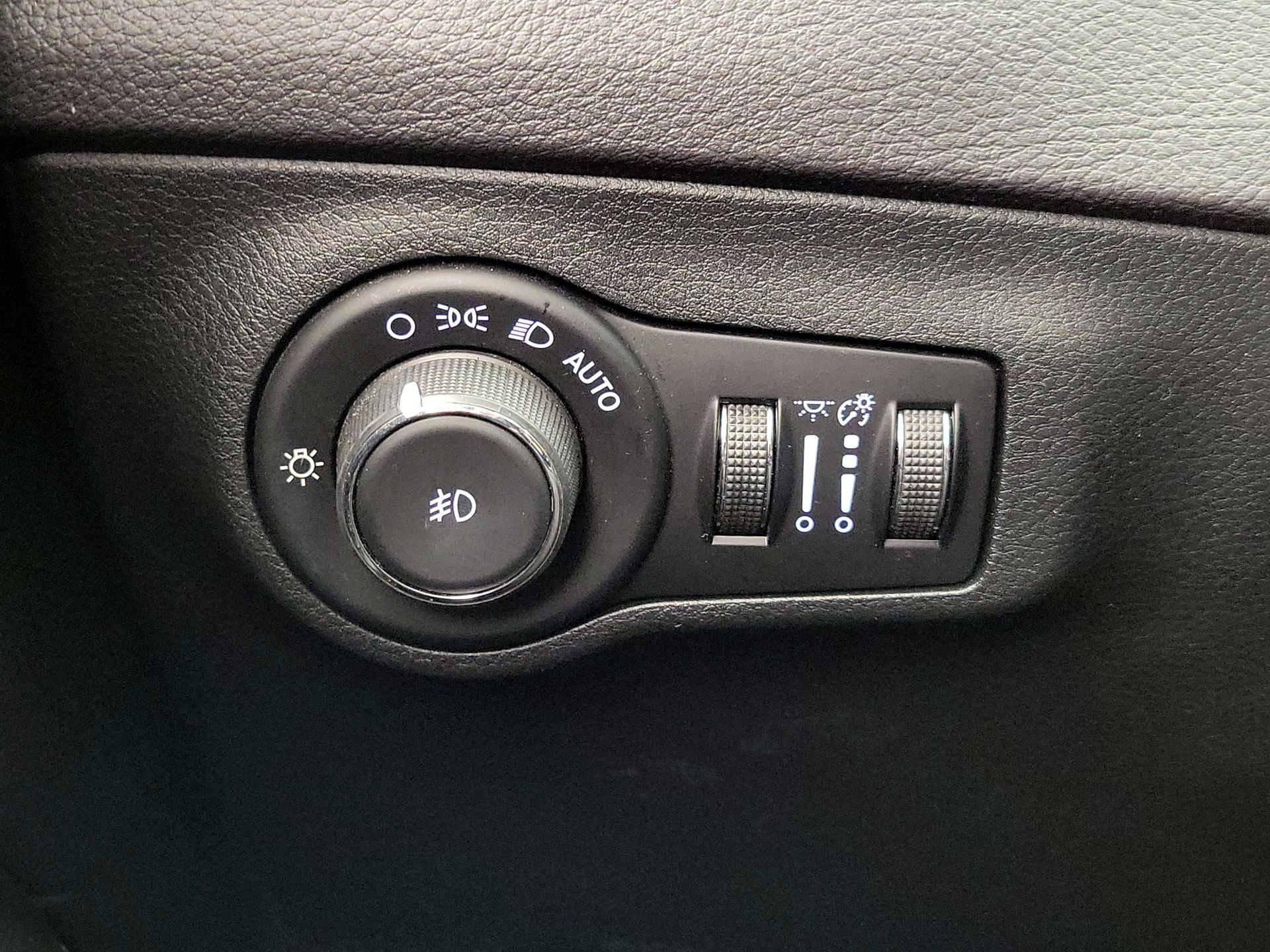 Thumbnail: 2018 Jeep Compass - 13