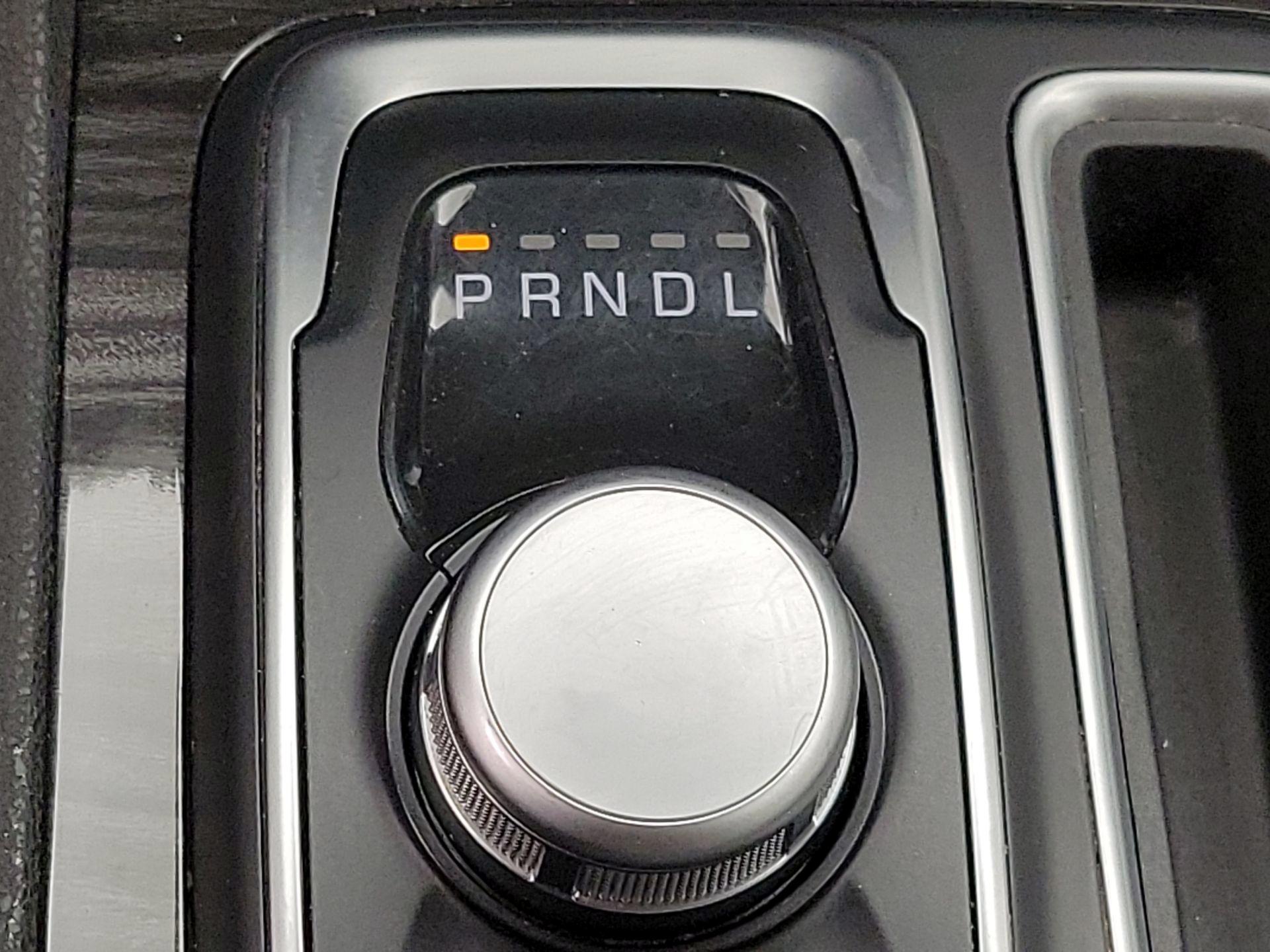 Thumbnail: 2019 Chrysler 300 - 17