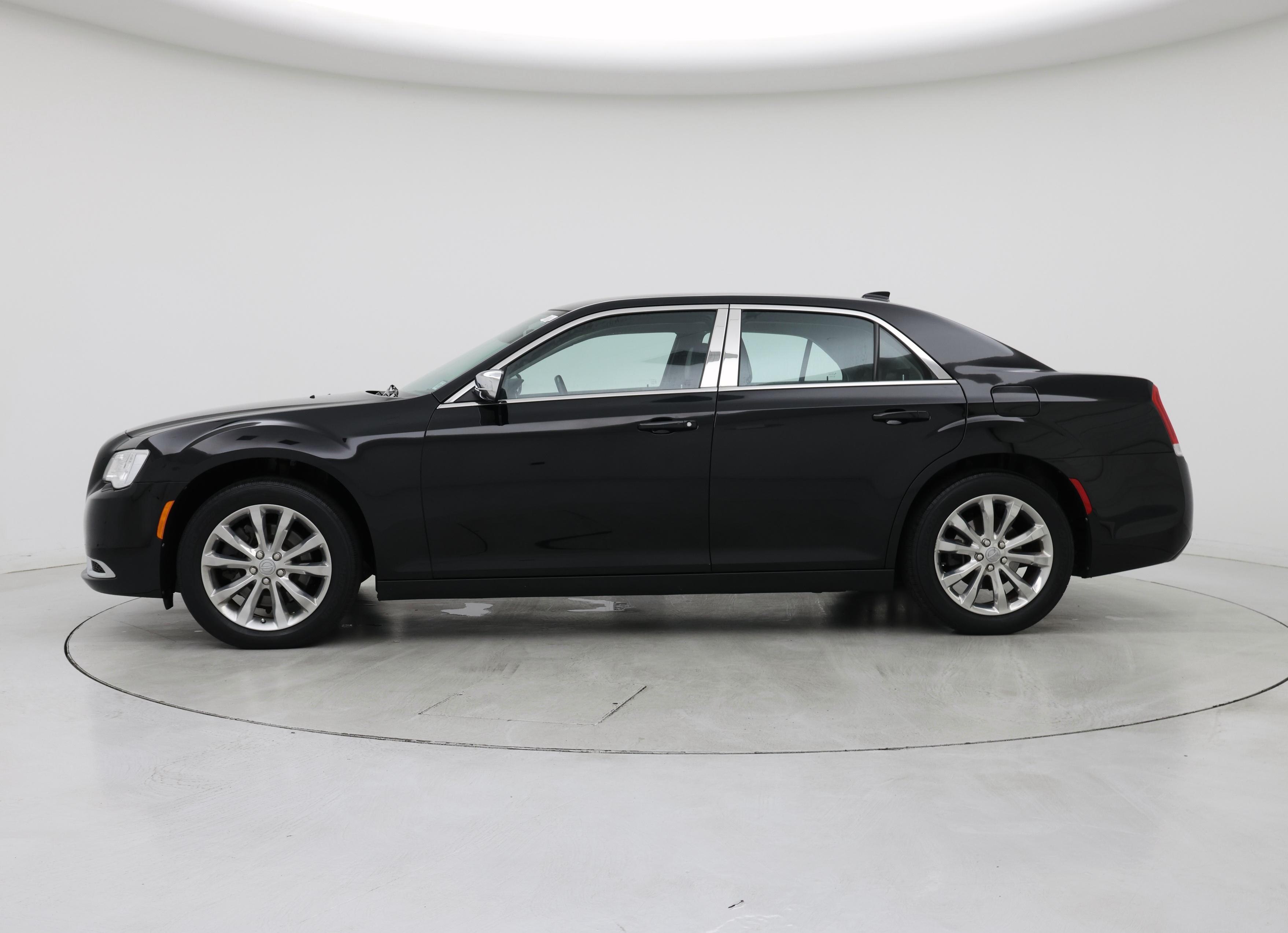 Thumbnail: 2019 Chrysler 300 - 3