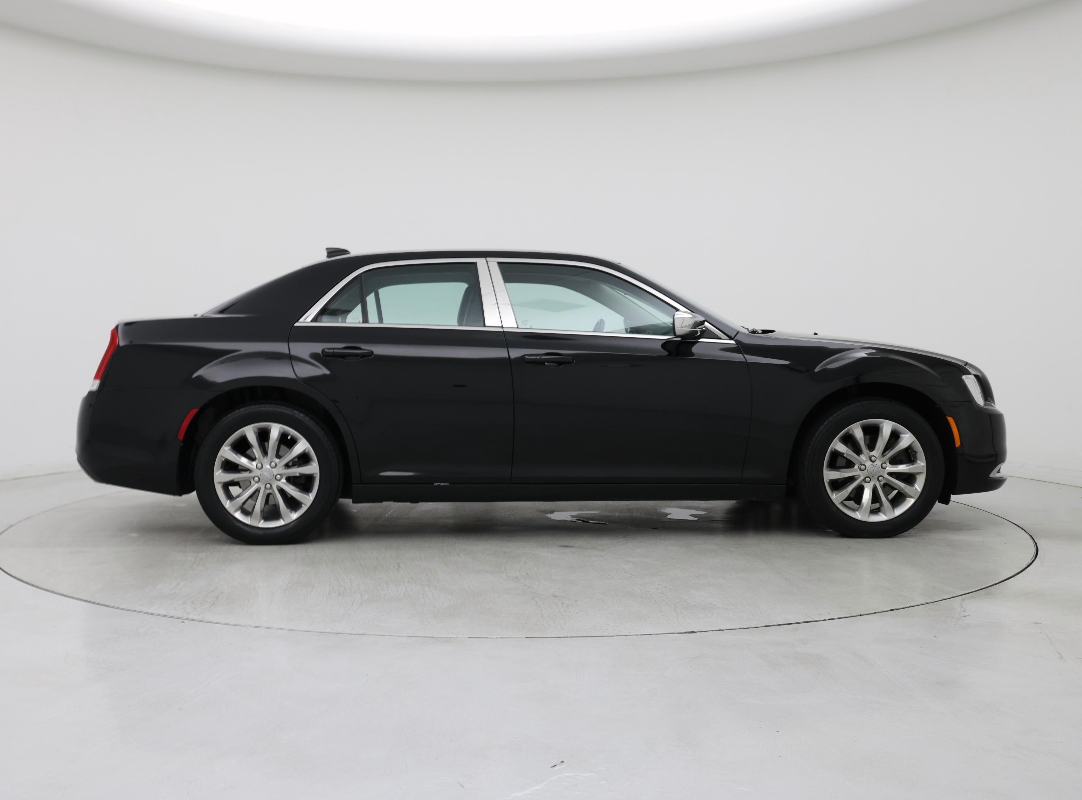 Thumbnail: 2019 Chrysler 300 - 7