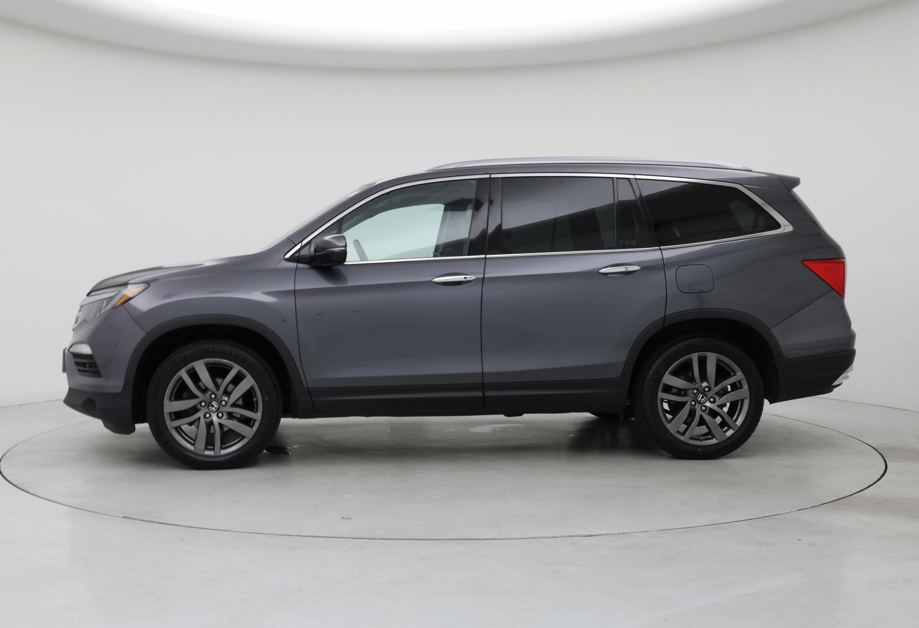 Thumbnail: 2017 Honda Pilot - 3