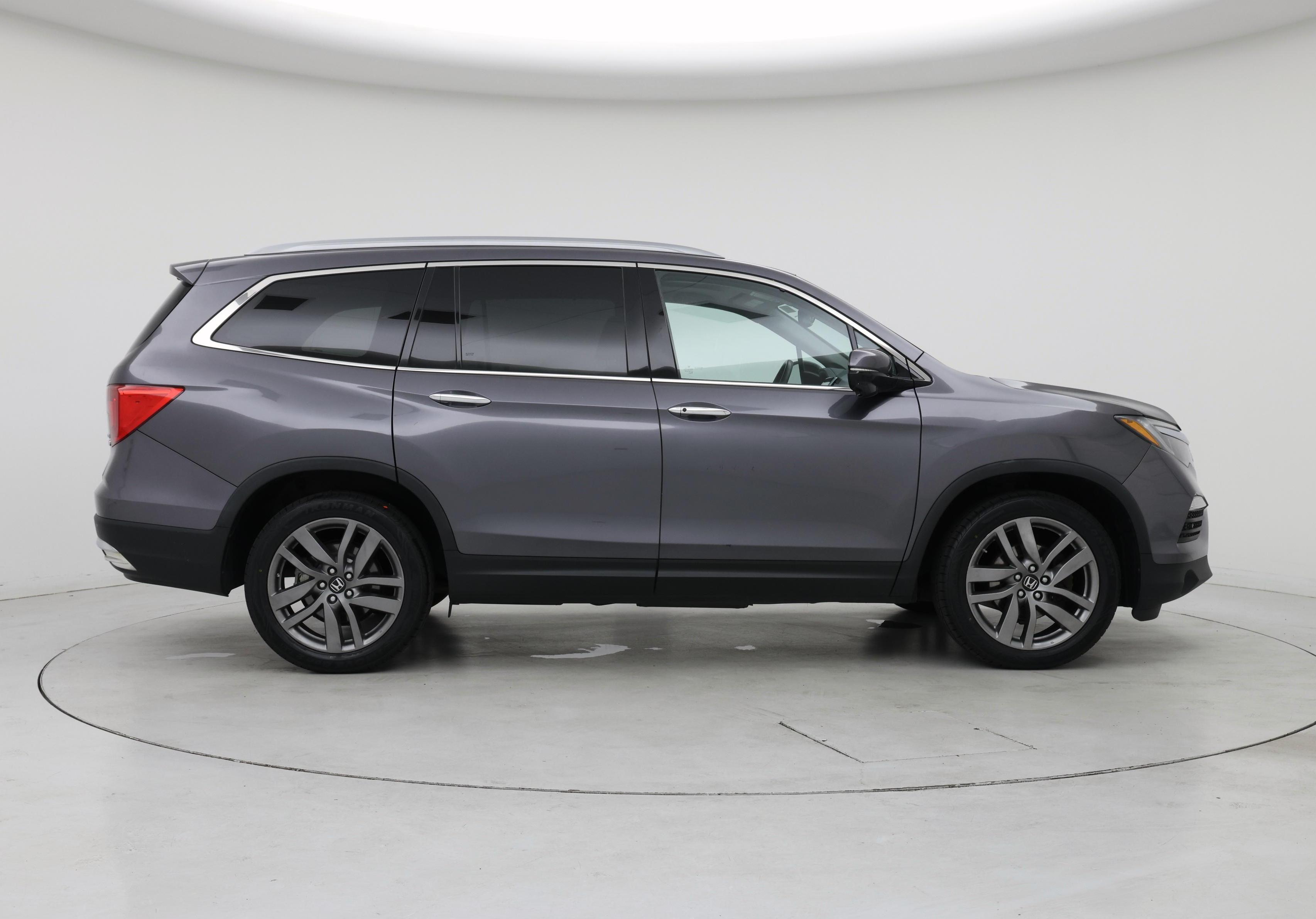 Thumbnail: 2017 Honda Pilot - 7