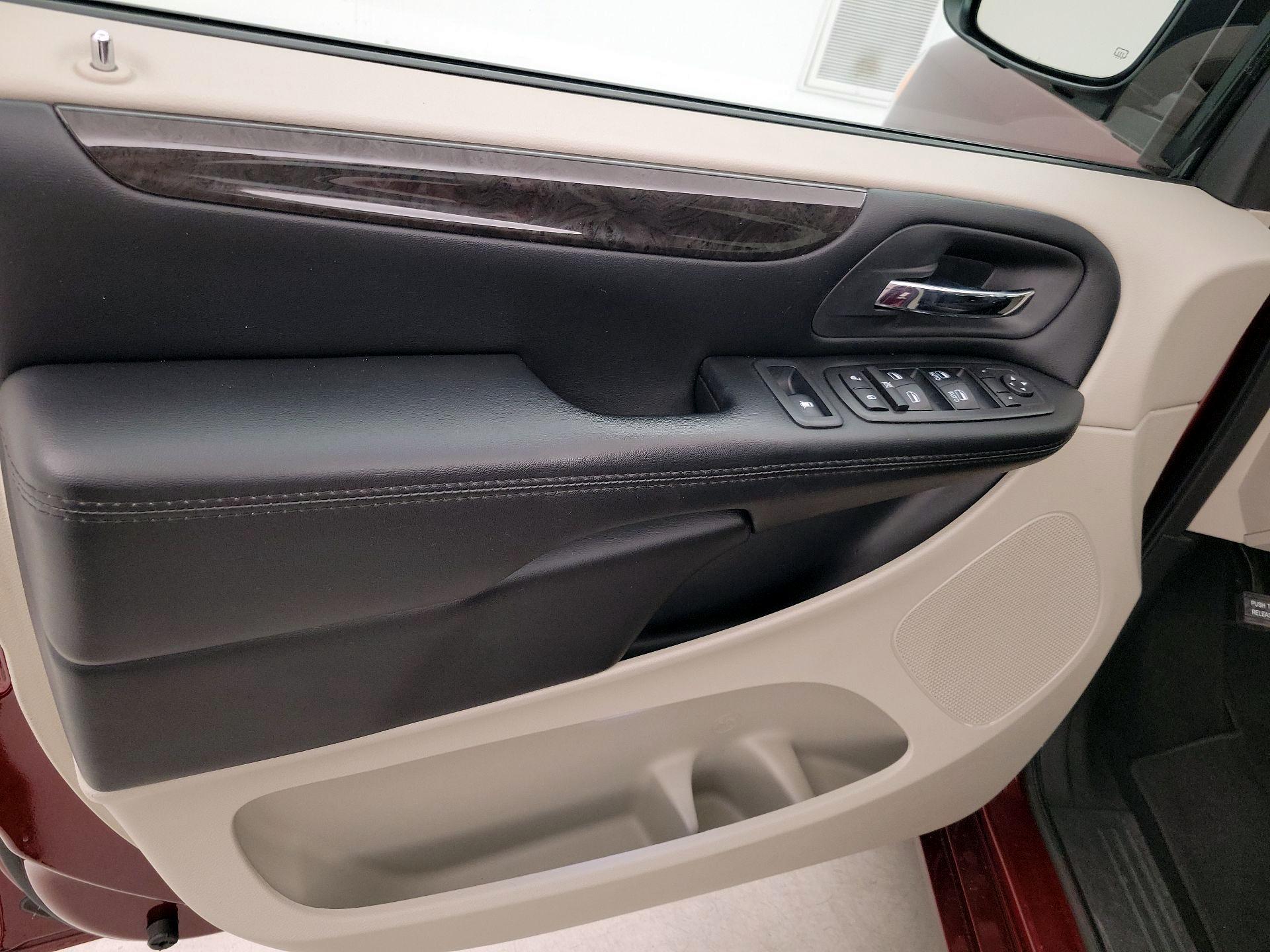 Thumbnail: 2019 Dodge Grand Caravan - 12