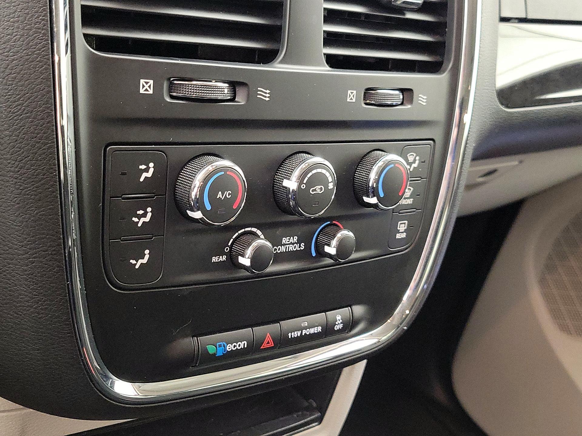 Thumbnail: 2019 Dodge Grand Caravan - 16