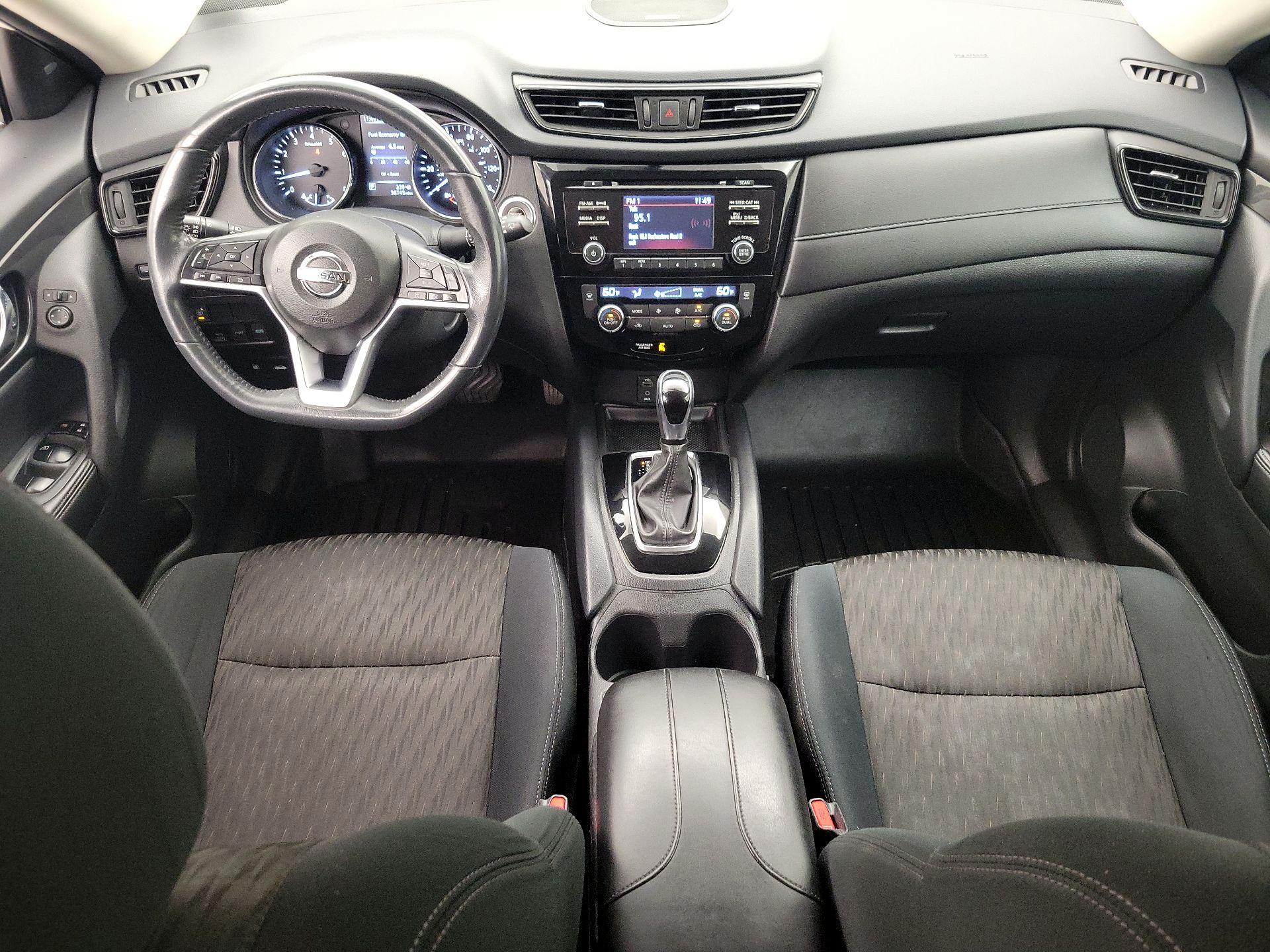 Thumbnail: 2017 Nissan Rogue - 9