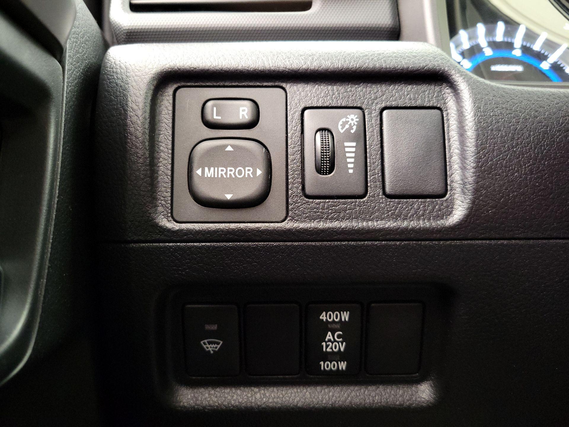 Thumbnail: 2016 Toyota 4Runner - 13