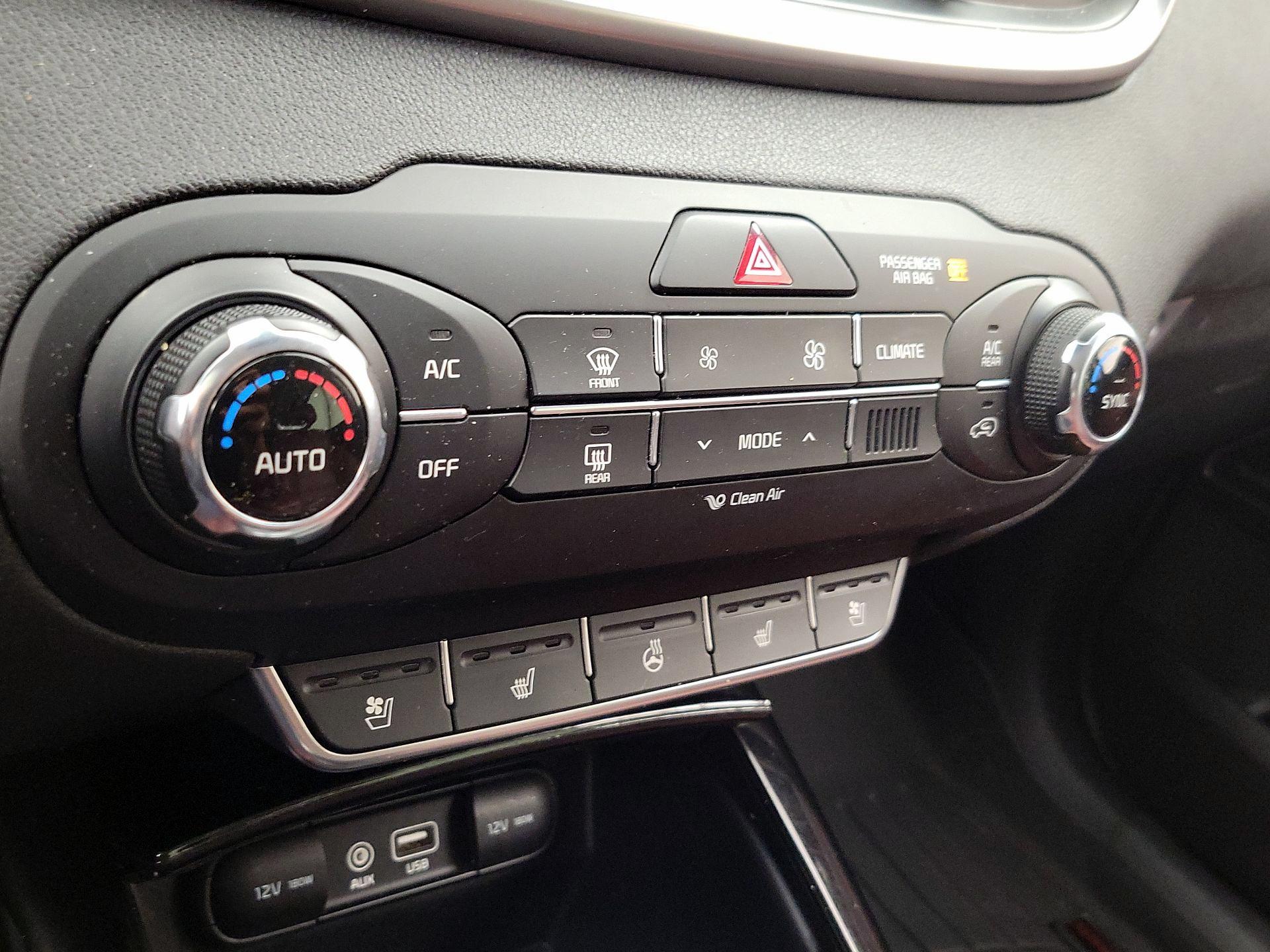 Thumbnail: 2017 Kia Sorento - 17