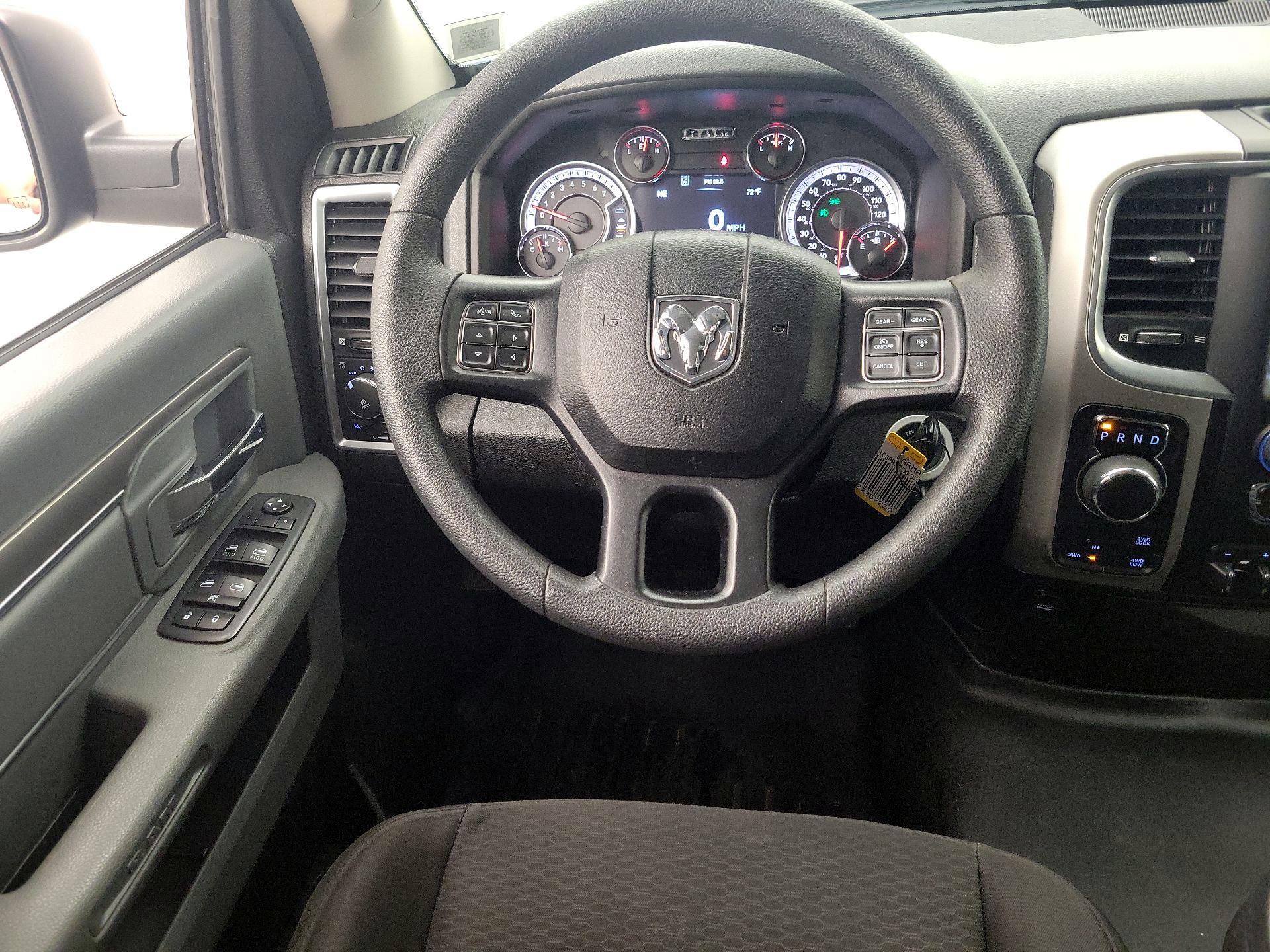 Thumbnail: 2019 RAM 1500 Classic - 10