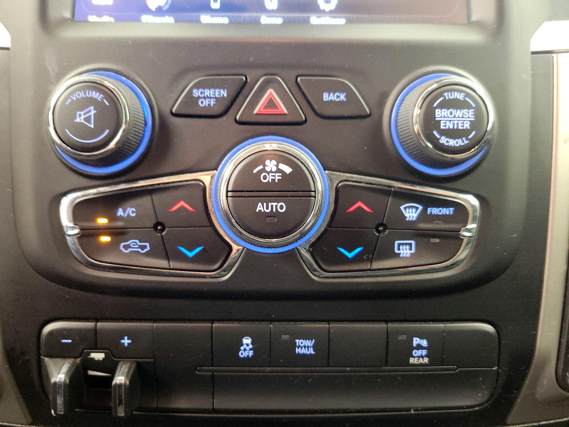 Thumbnail: 2019 RAM 1500 Classic - 16