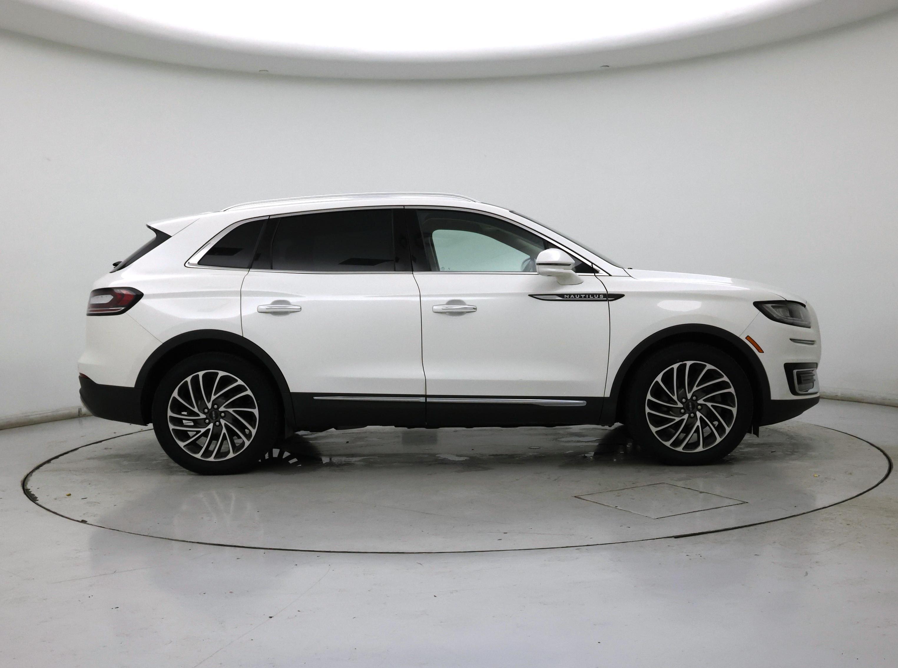 Thumbnail: 2020 Lincoln Nautilus - 7