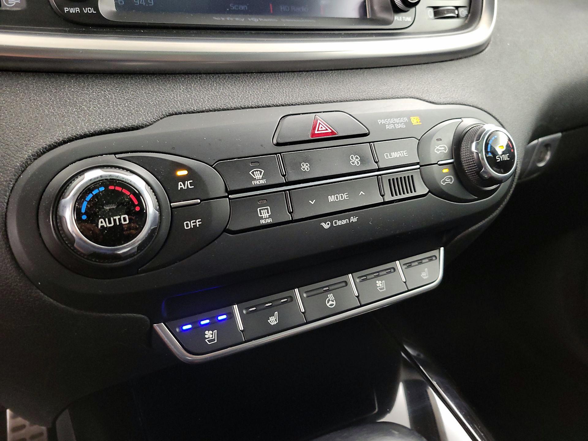 Thumbnail: 2016 Kia Sorento - 17
