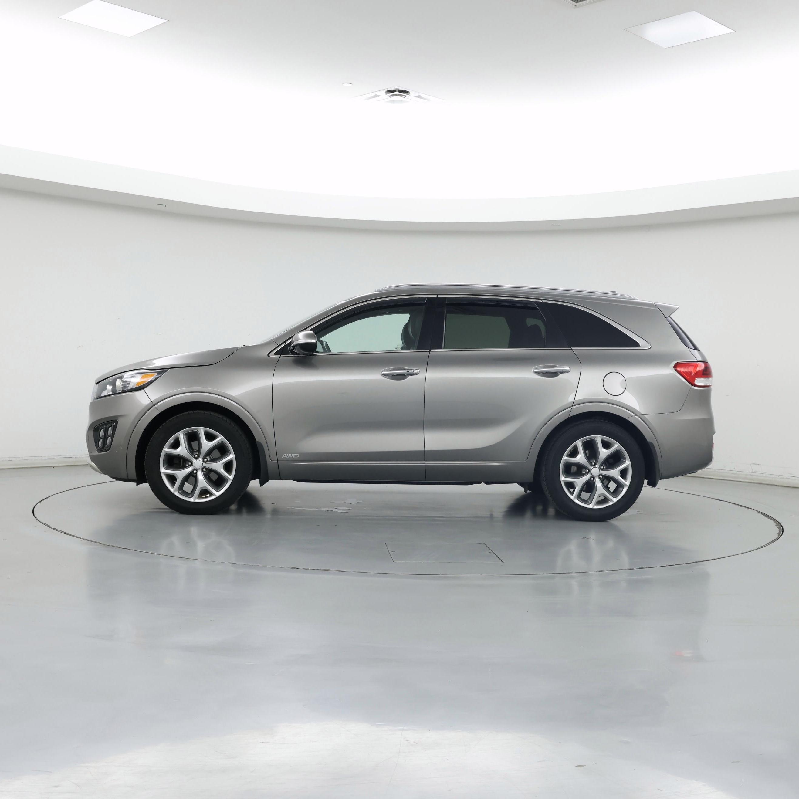 Thumbnail: 2016 Kia Sorento - 3