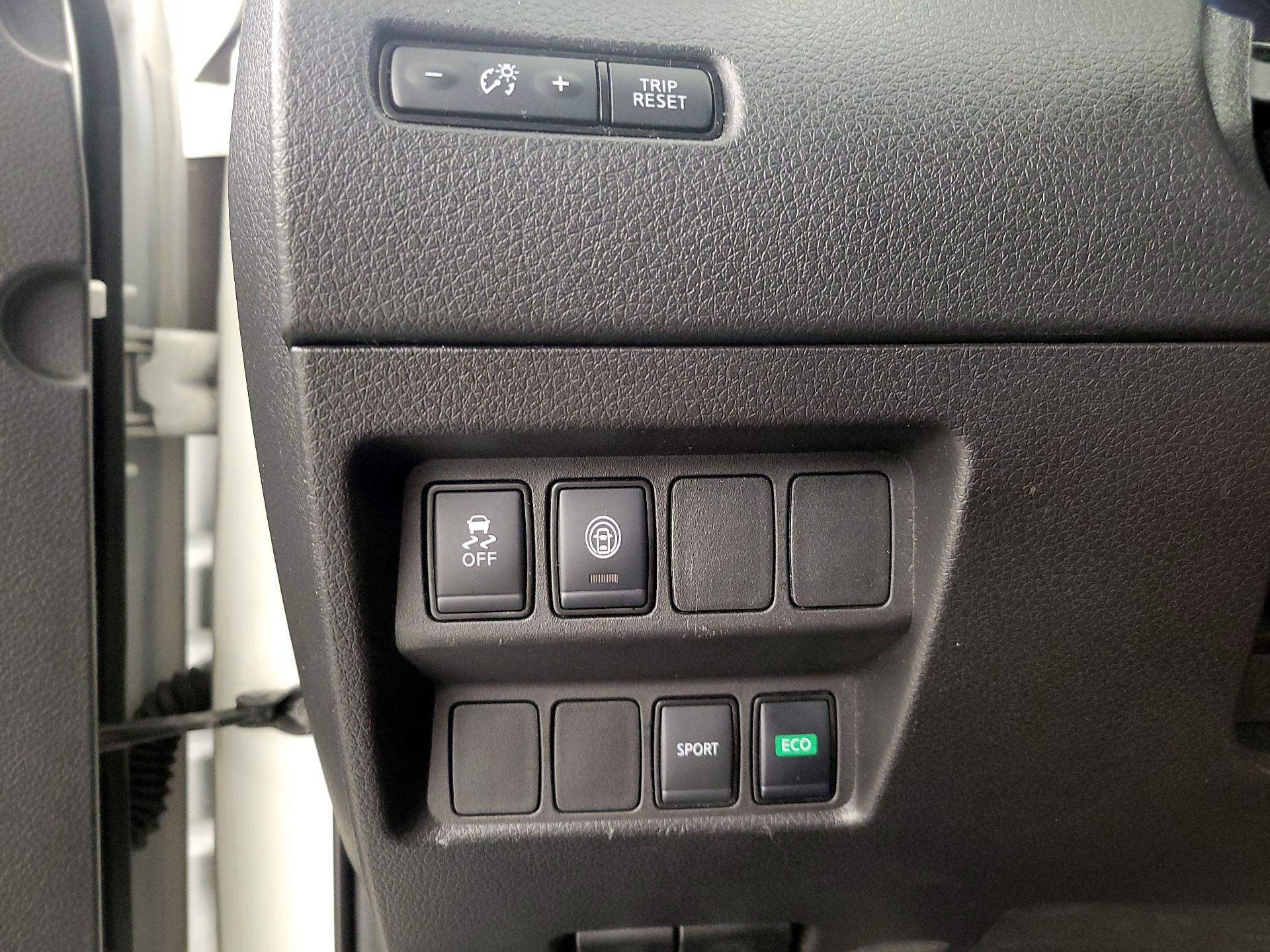 Thumbnail: 2022 Nissan Rogue Sport - 13