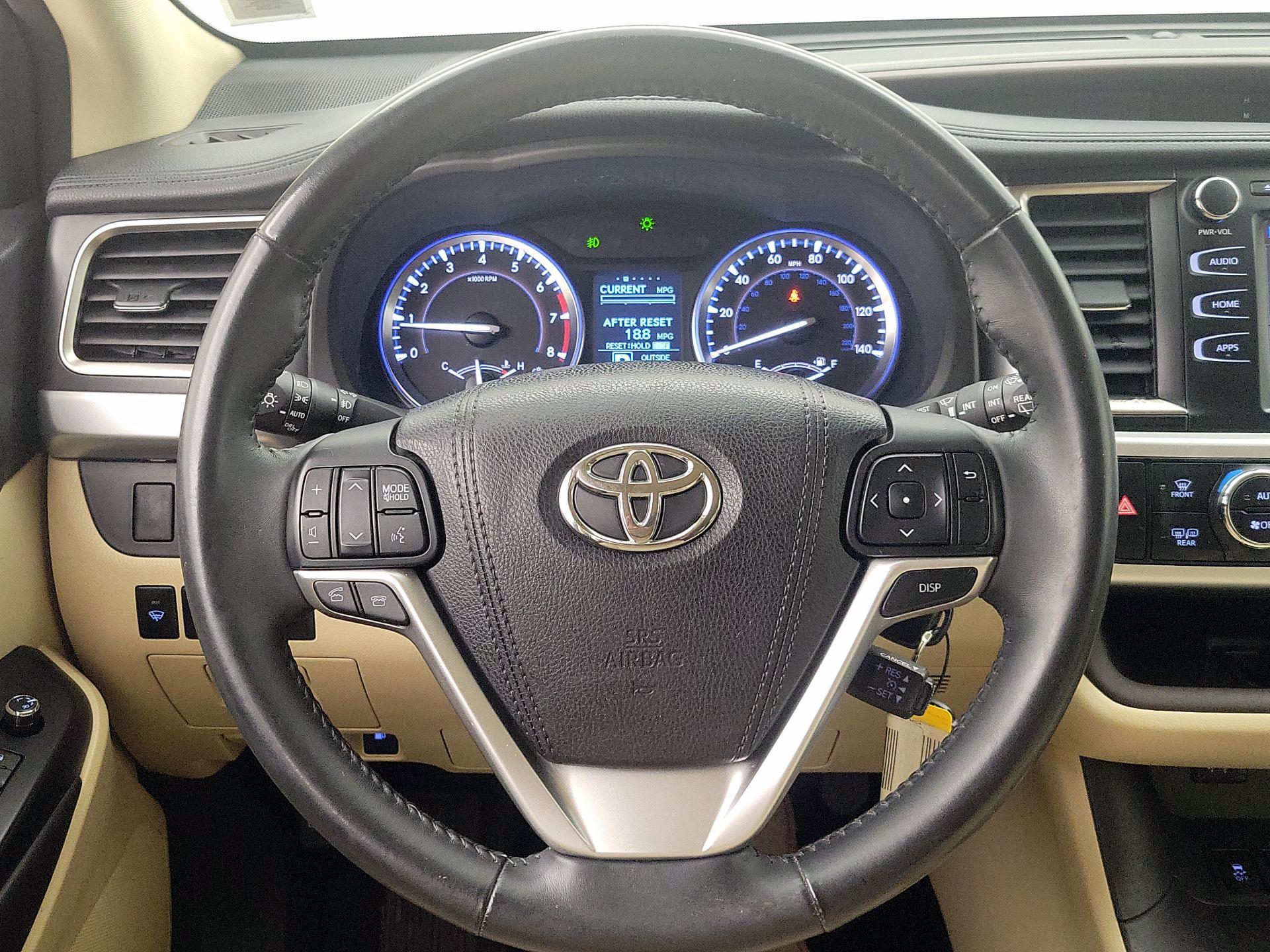 Thumbnail: 2016 Toyota Highlander - 10