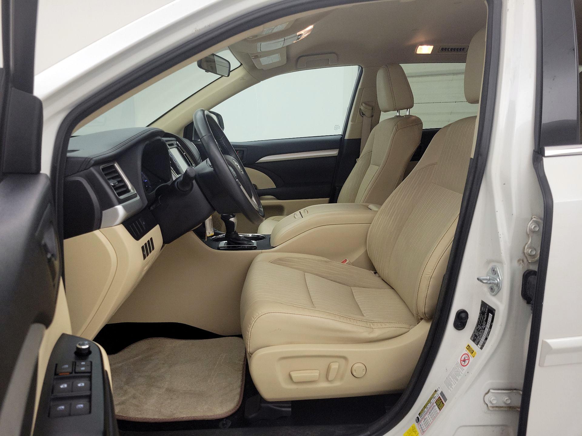 Thumbnail: 2016 Toyota Highlander - 11