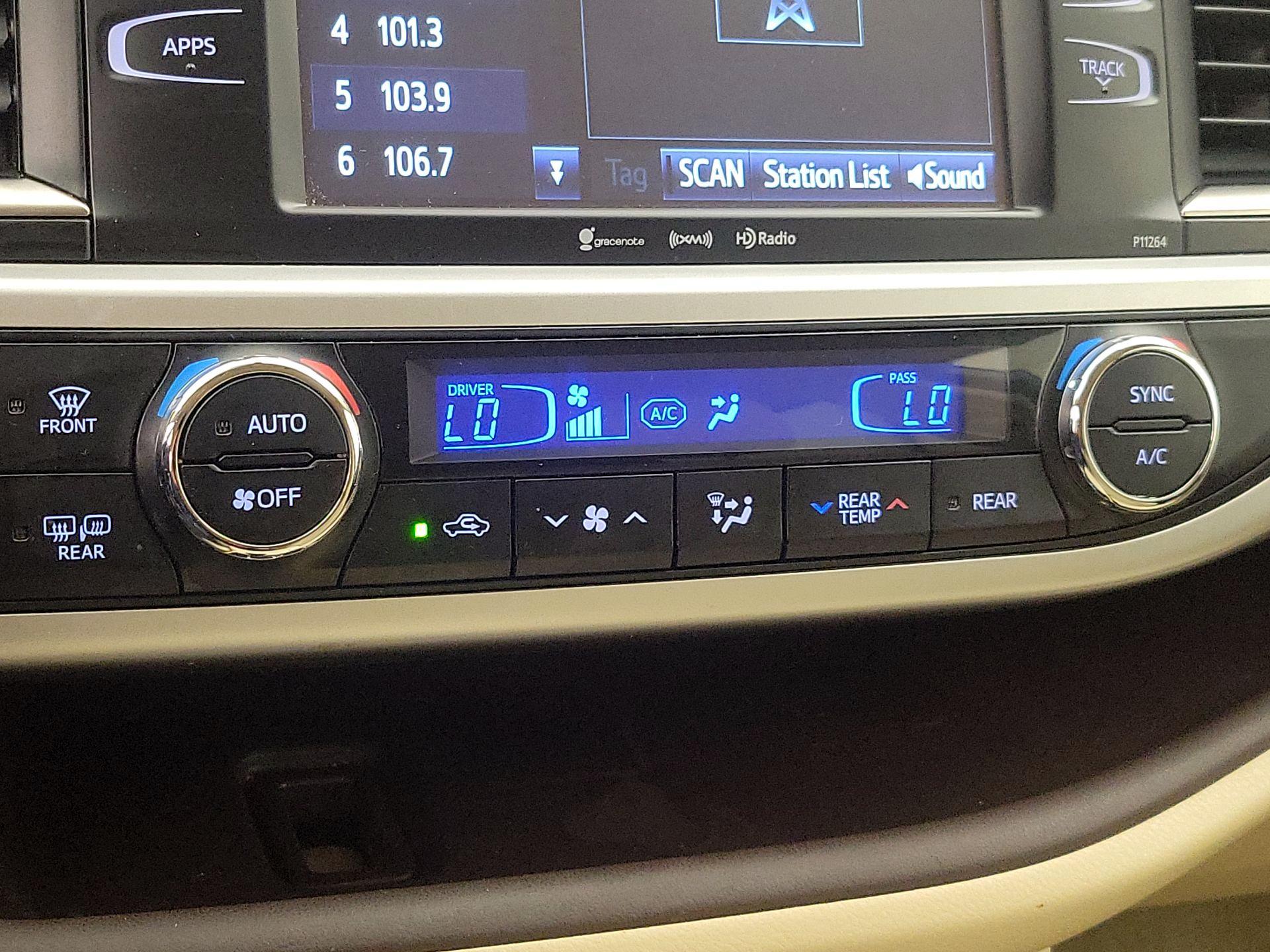 Thumbnail: 2016 Toyota Highlander - 16