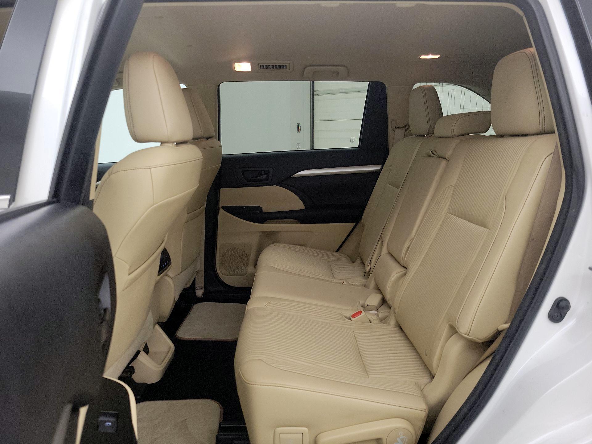 Thumbnail: 2016 Toyota Highlander - 19