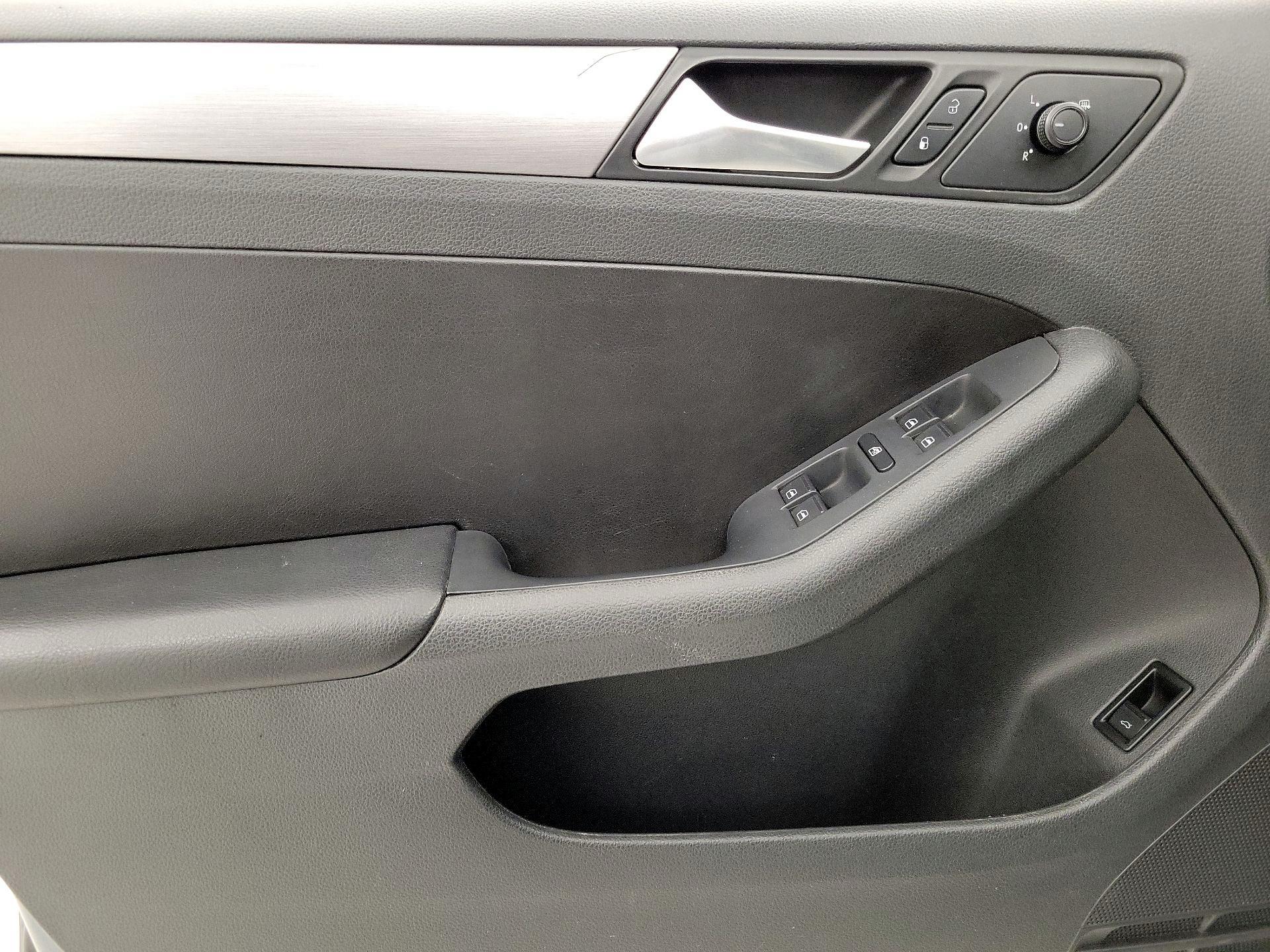 Thumbnail: 2017 Volkswagen Jetta - 12