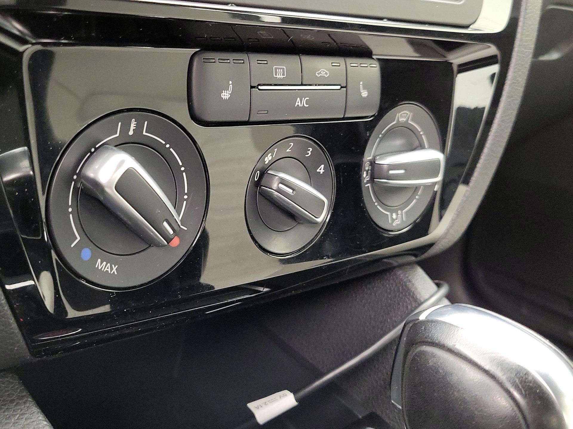 Thumbnail: 2017 Volkswagen Jetta - 16