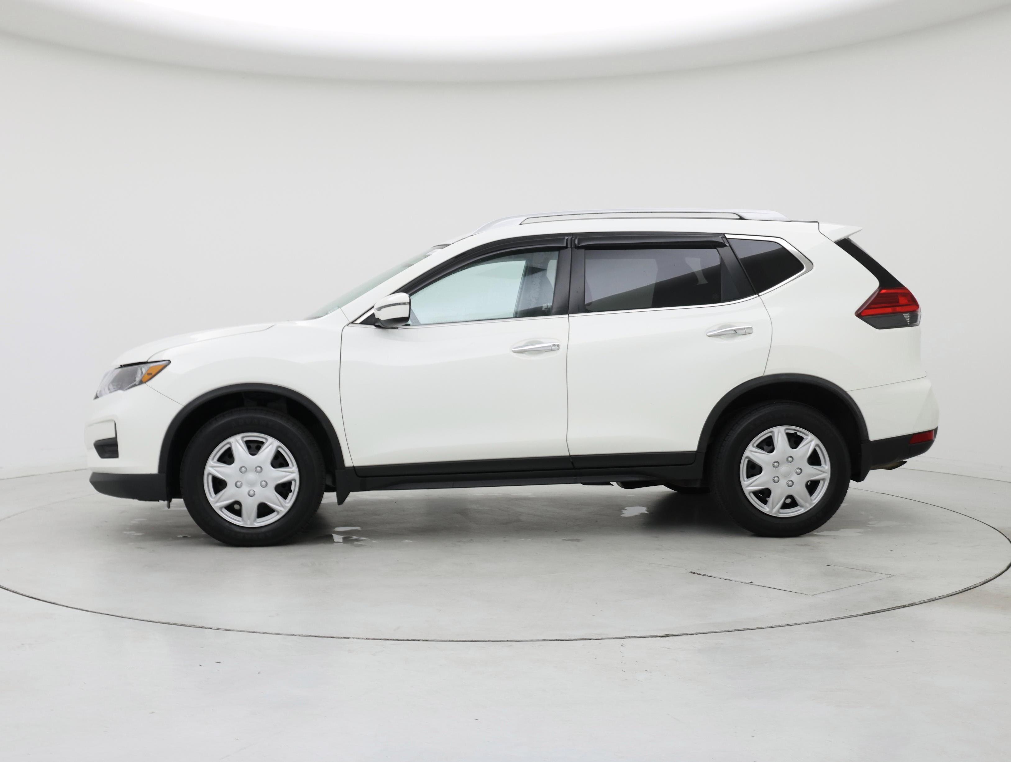 Thumbnail: 2017 Nissan Rogue - 3