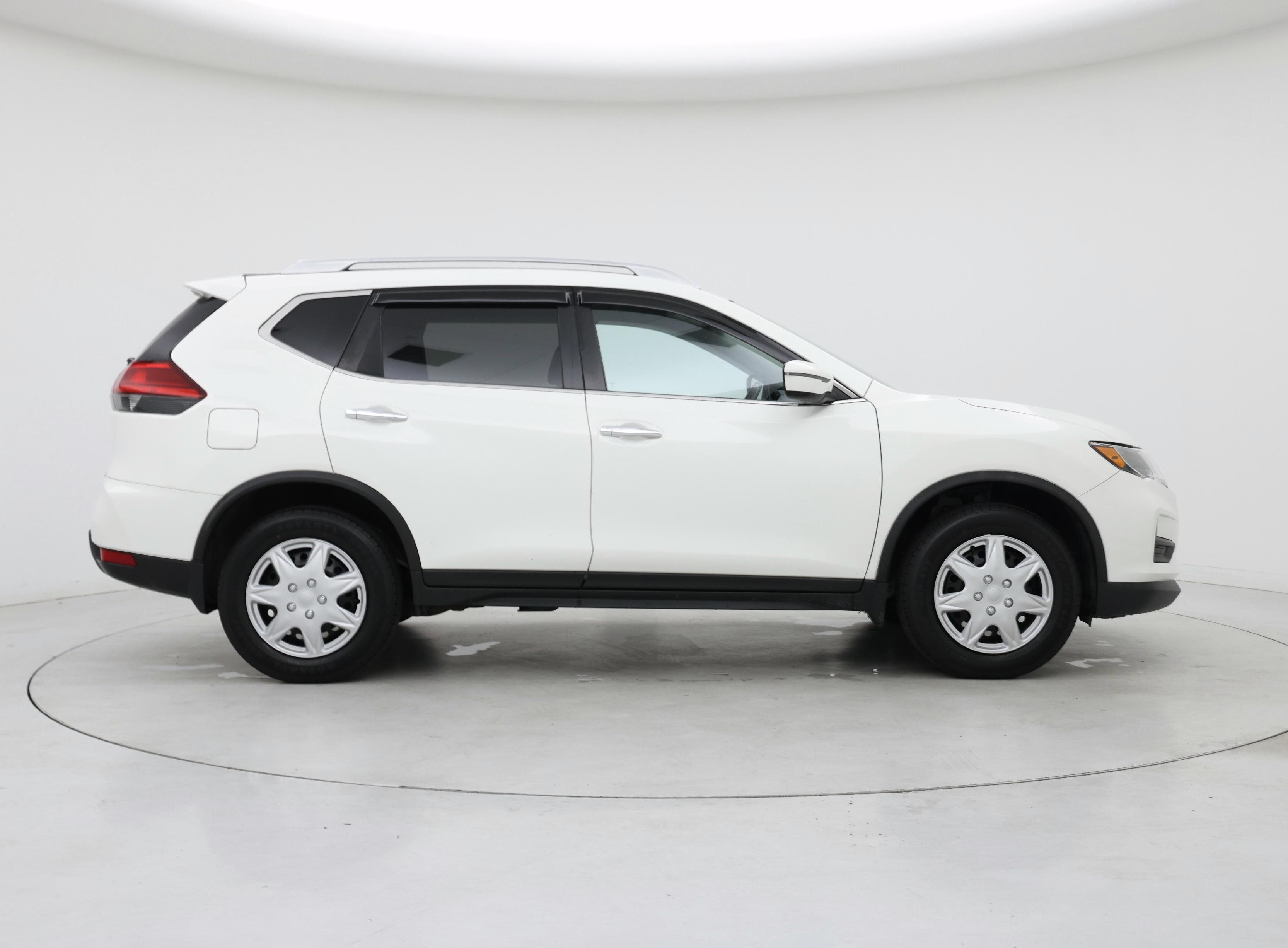 Thumbnail: 2017 Nissan Rogue - 7