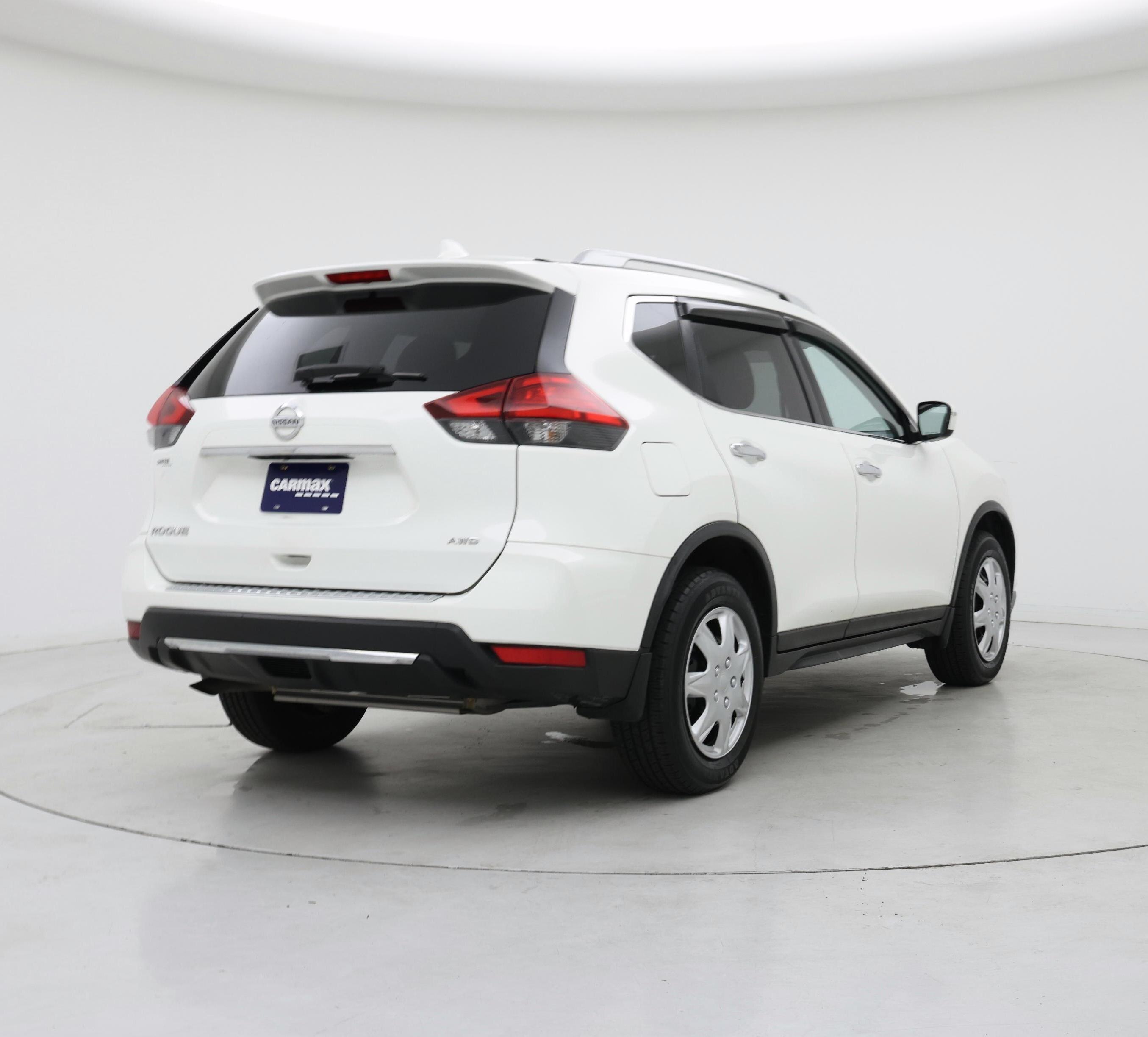 Thumbnail: 2017 Nissan Rogue - 8