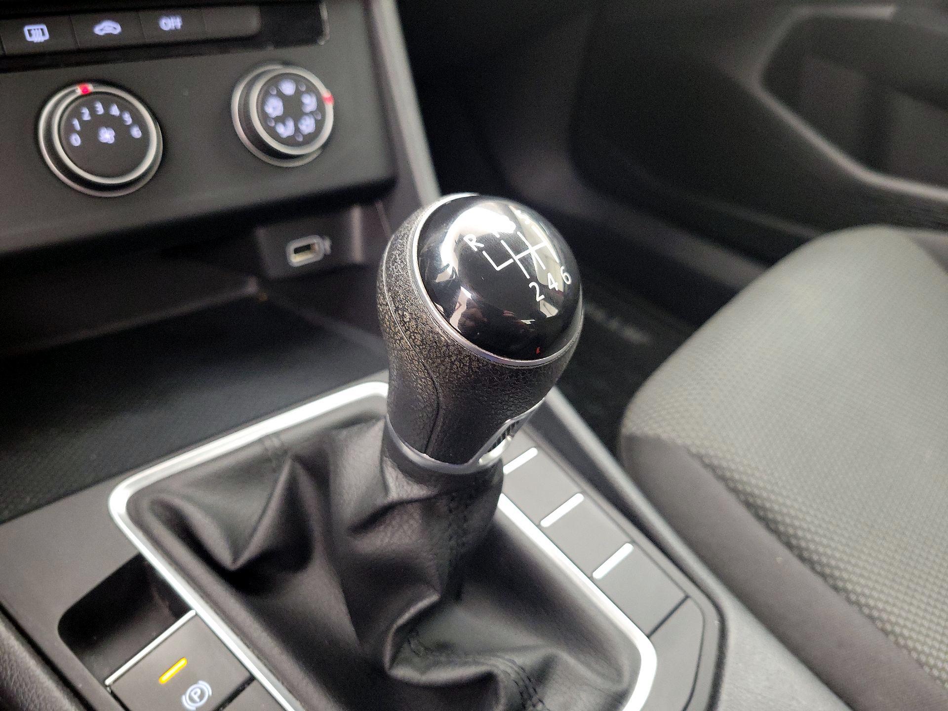Thumbnail: 2019 Volkswagen Jetta - 17