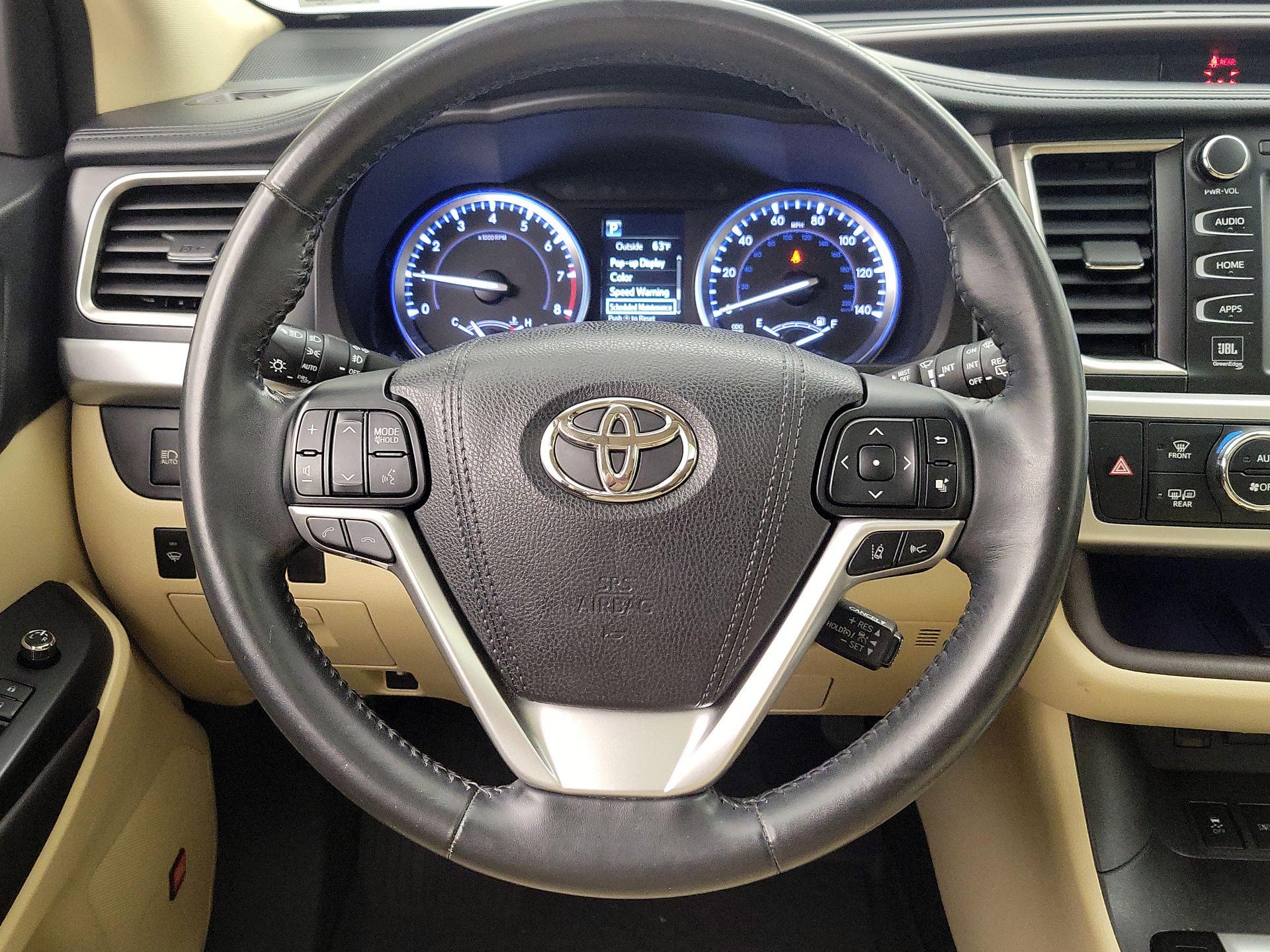Thumbnail: 2017 Toyota Highlander - 10