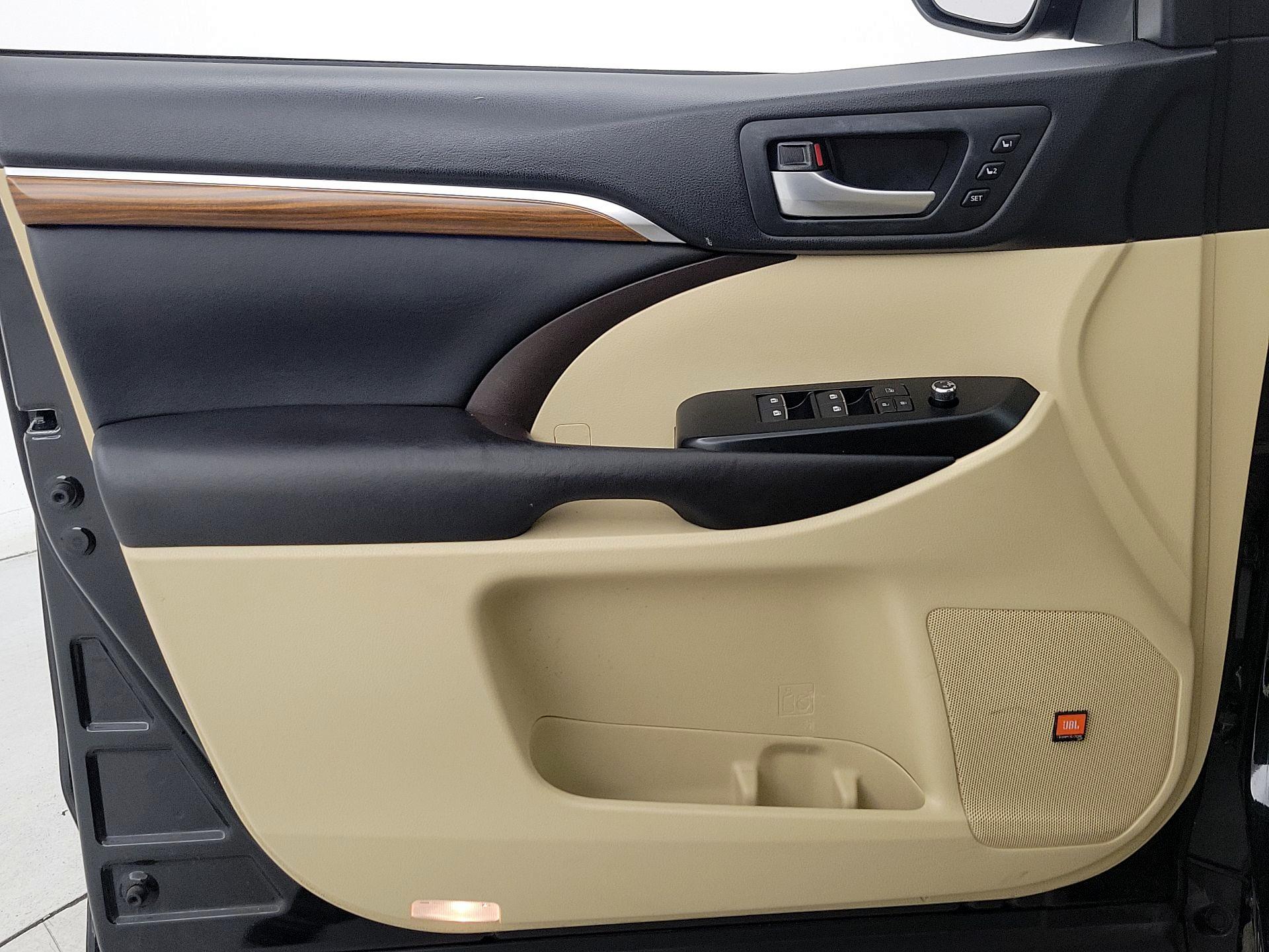 Thumbnail: 2017 Toyota Highlander - 12