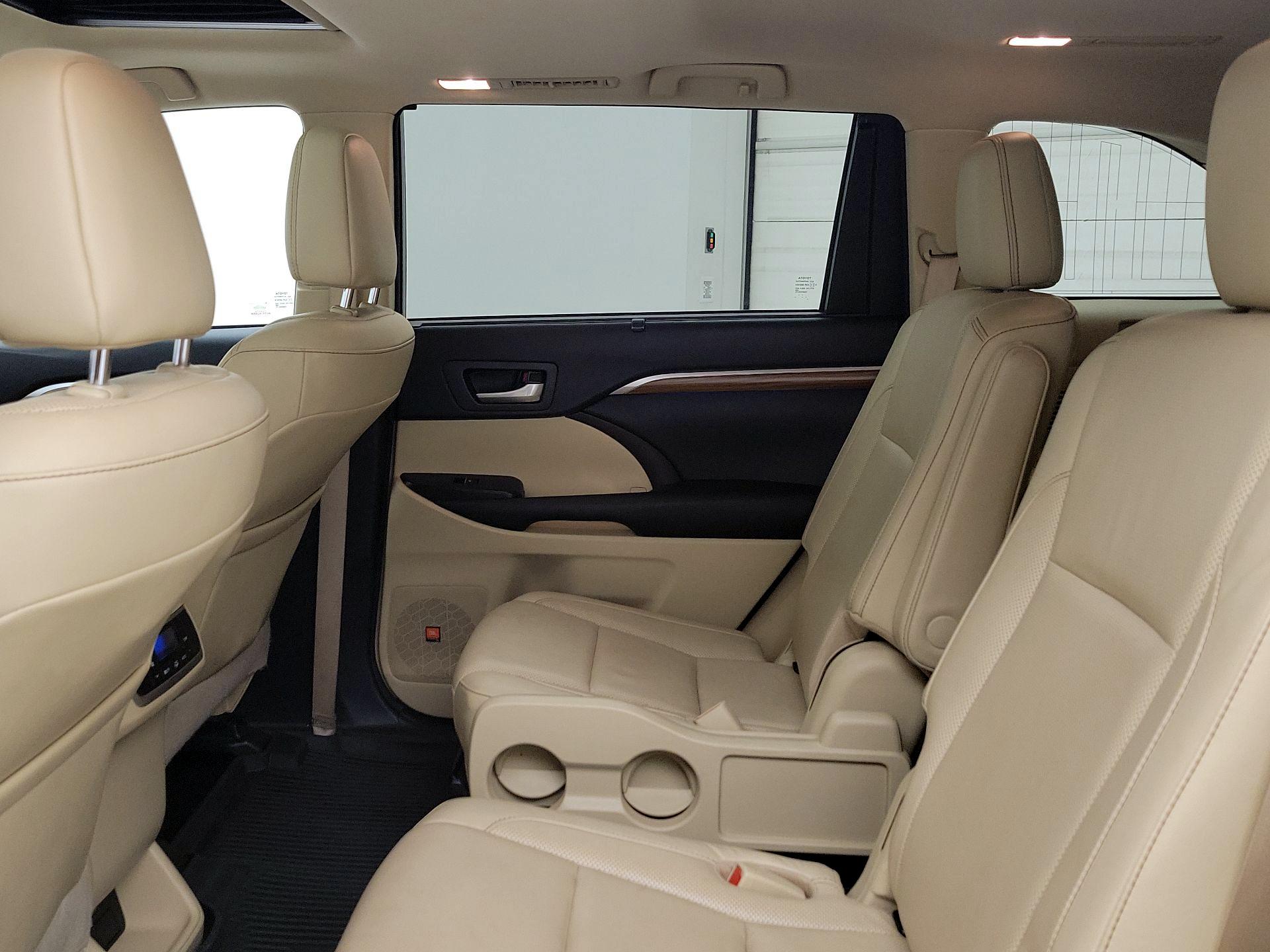 Thumbnail: 2017 Toyota Highlander - 20