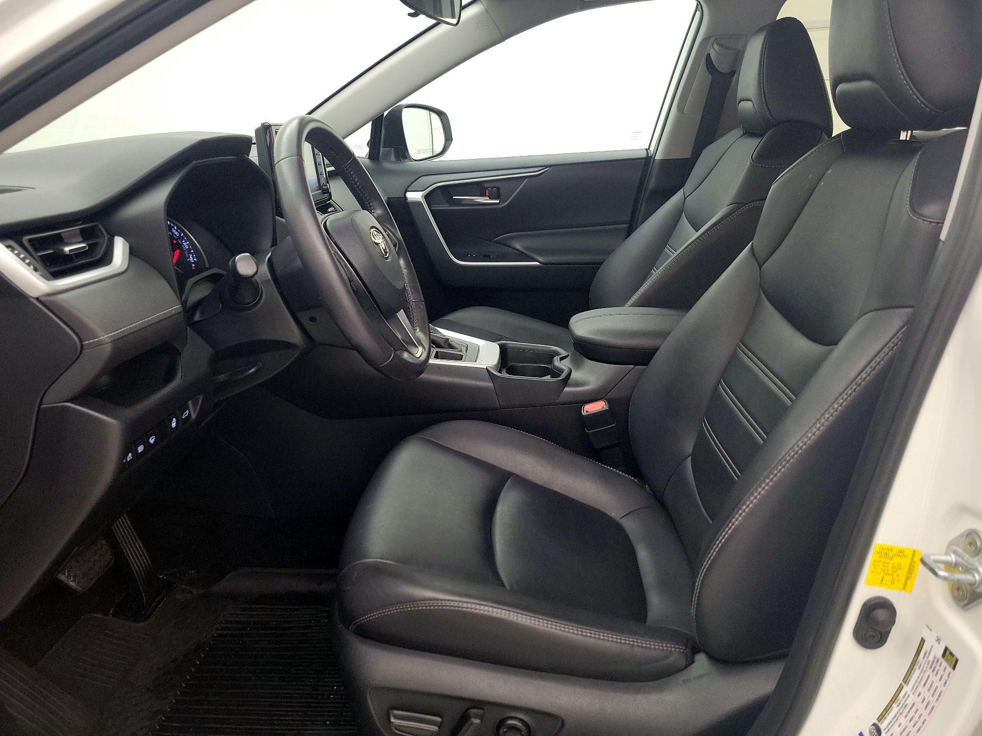 Thumbnail: 2019 Toyota RAV4 - 11
