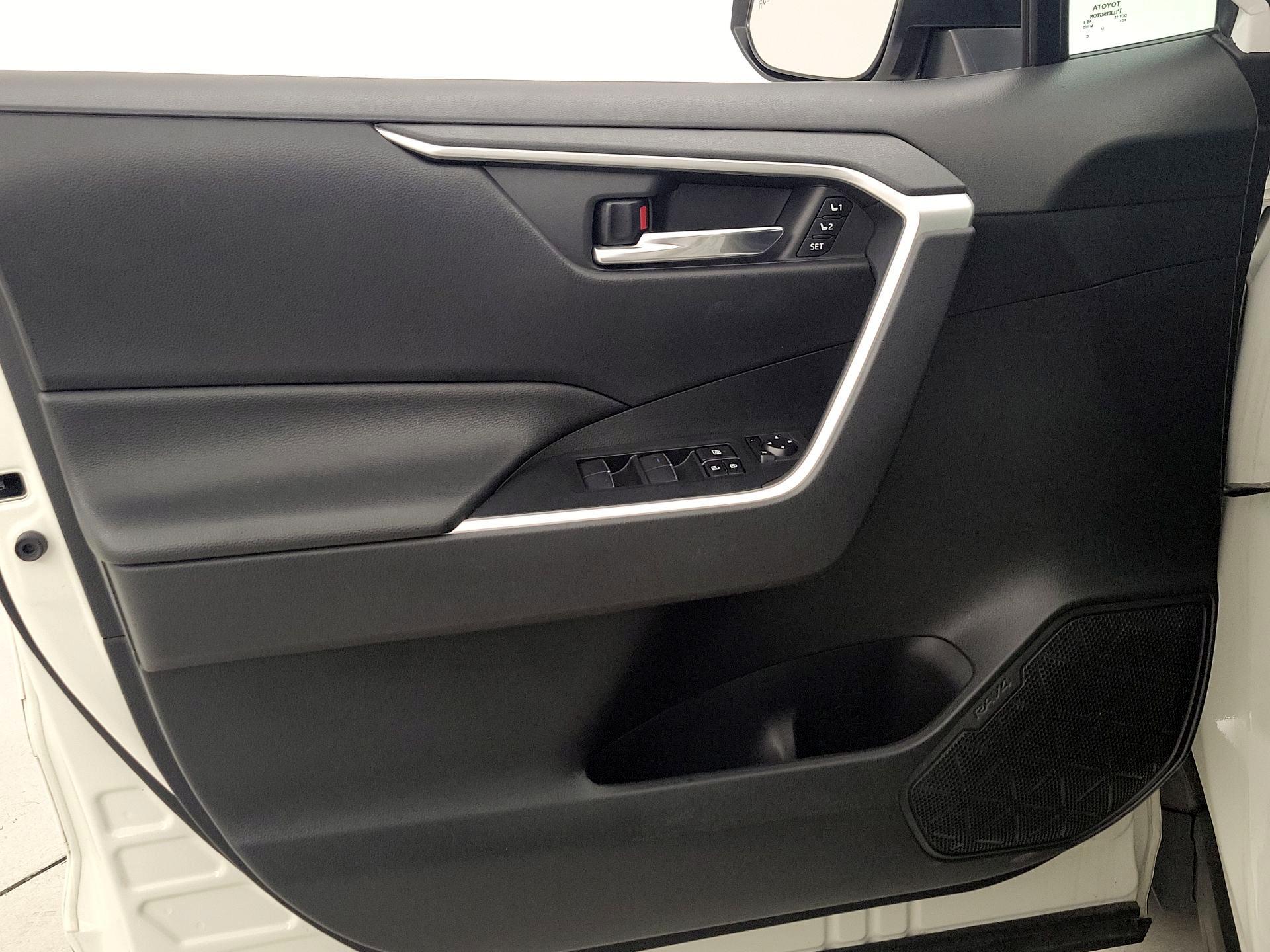 Thumbnail: 2019 Toyota RAV4 - 12