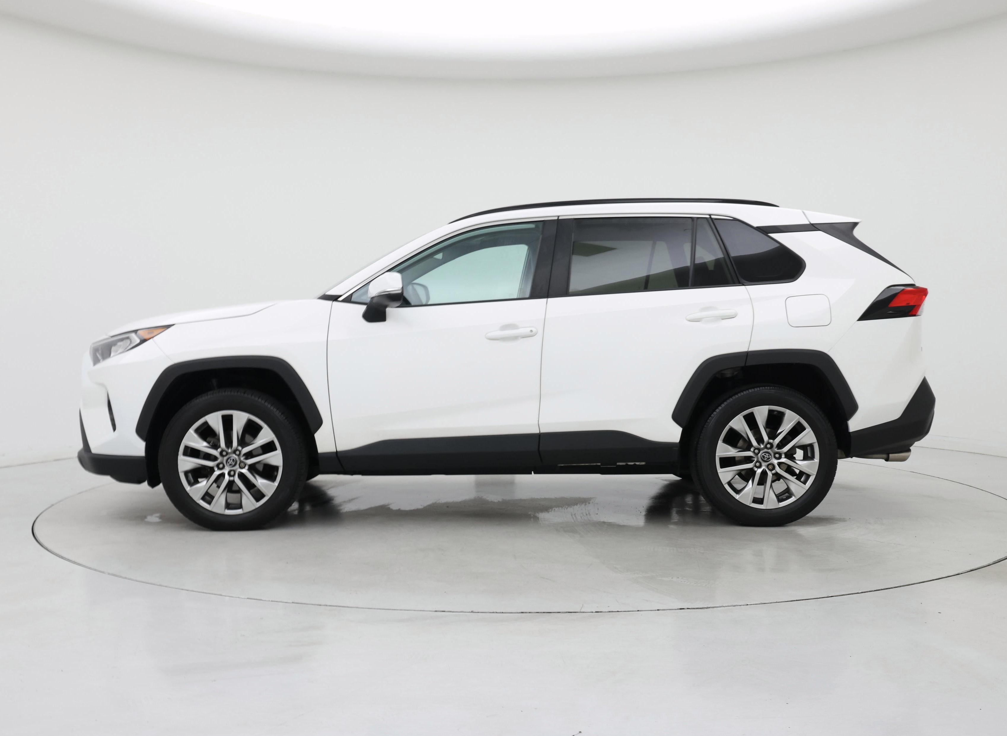 Thumbnail: 2019 Toyota RAV4 - 3