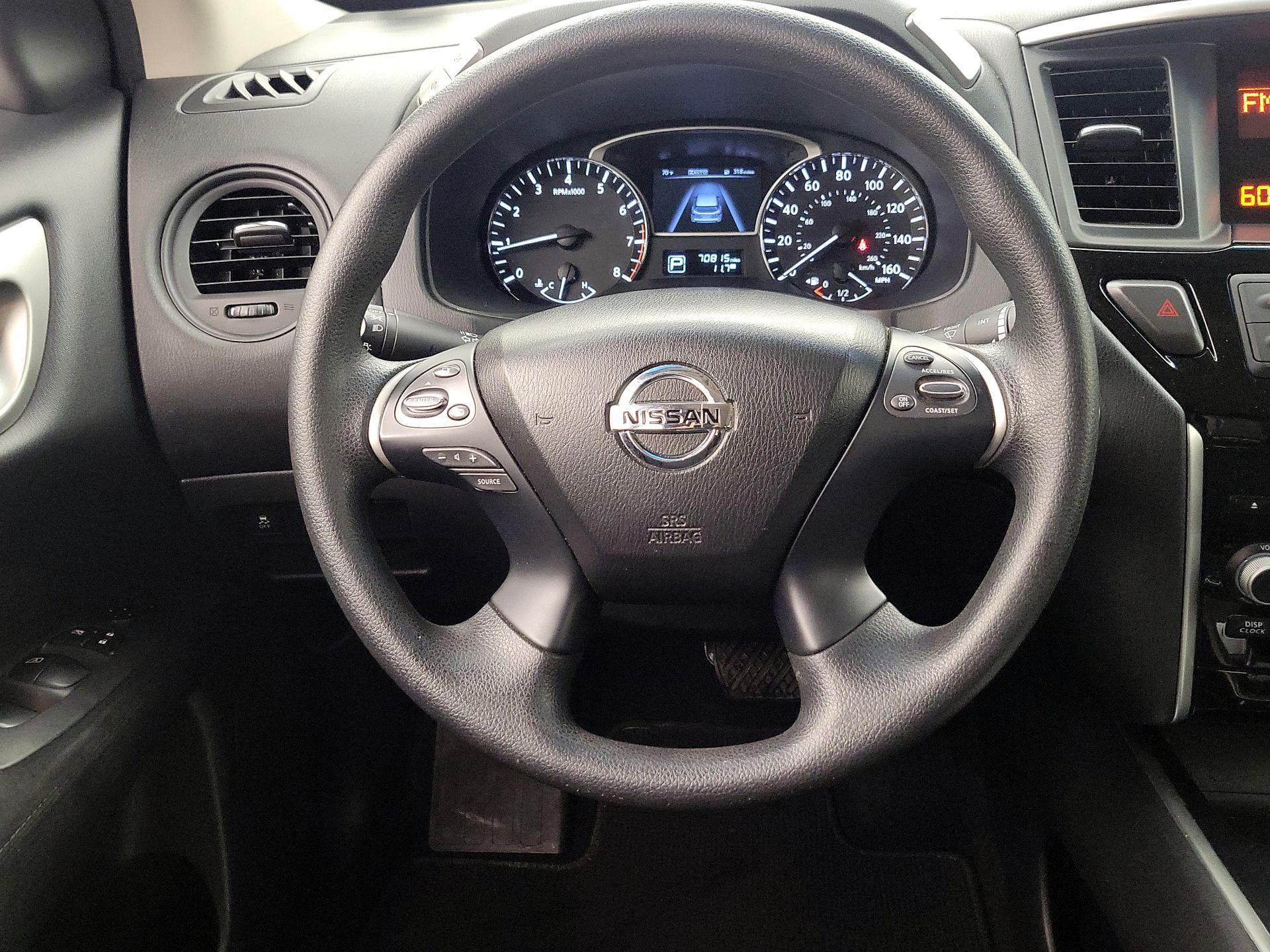 Thumbnail: 2015 Nissan Pathfinder - 10