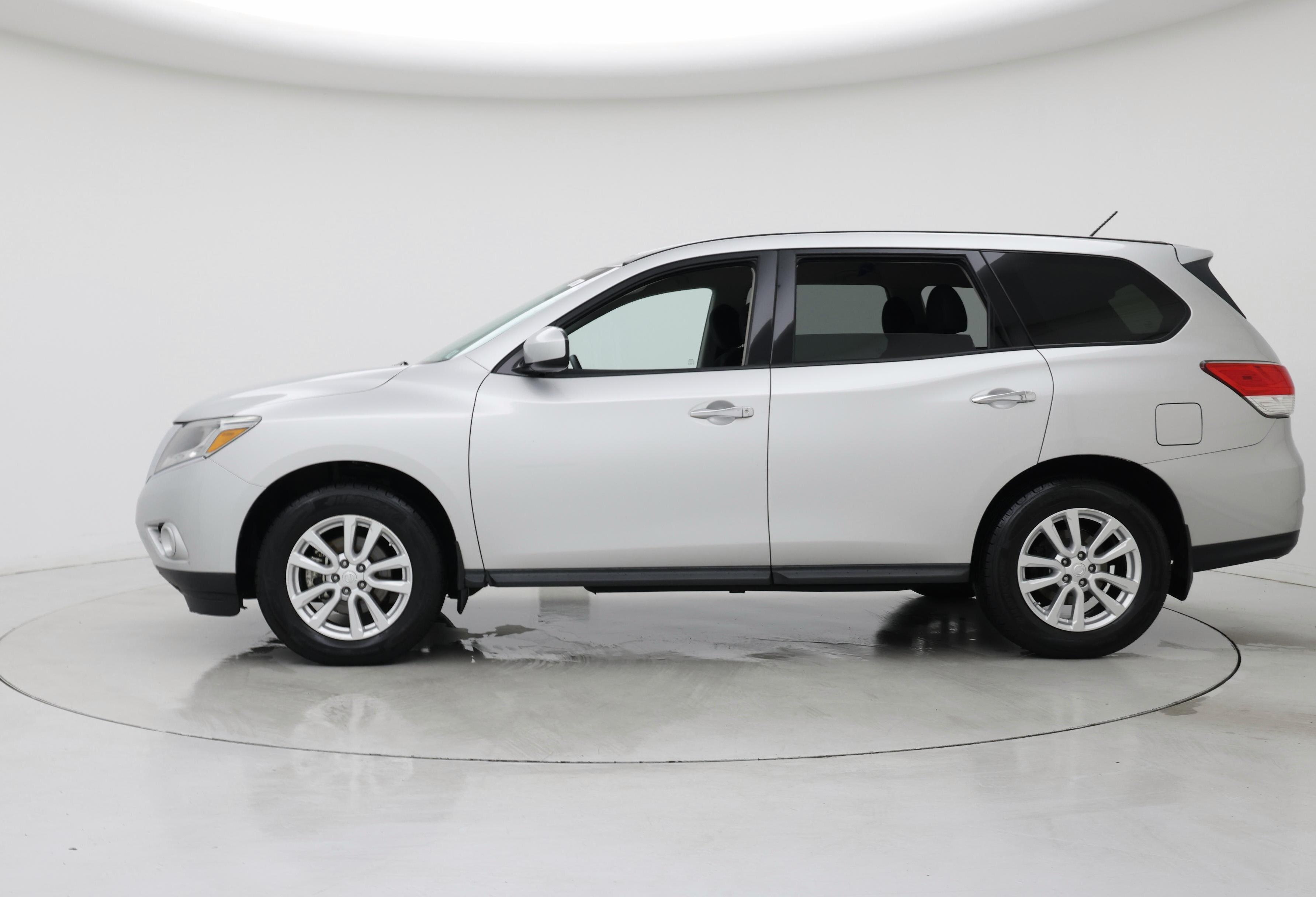 Thumbnail: 2015 Nissan Pathfinder - 3