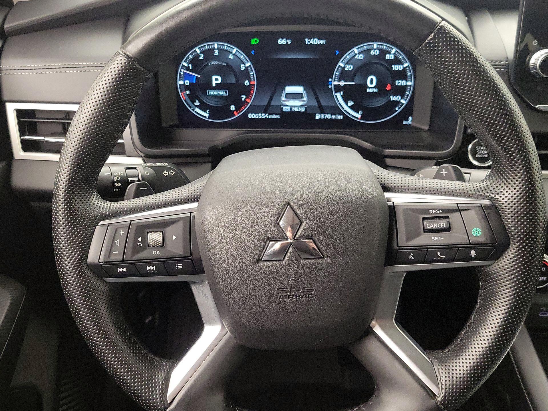 Thumbnail: 2024 Mitsubishi Outlander - 10