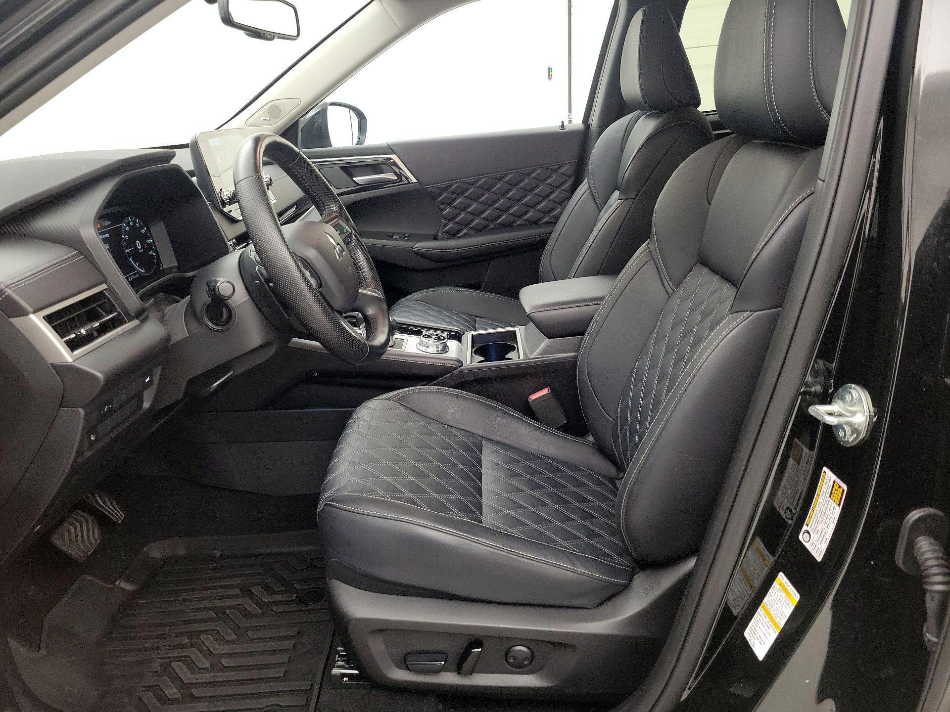 Thumbnail: 2024 Mitsubishi Outlander - 11