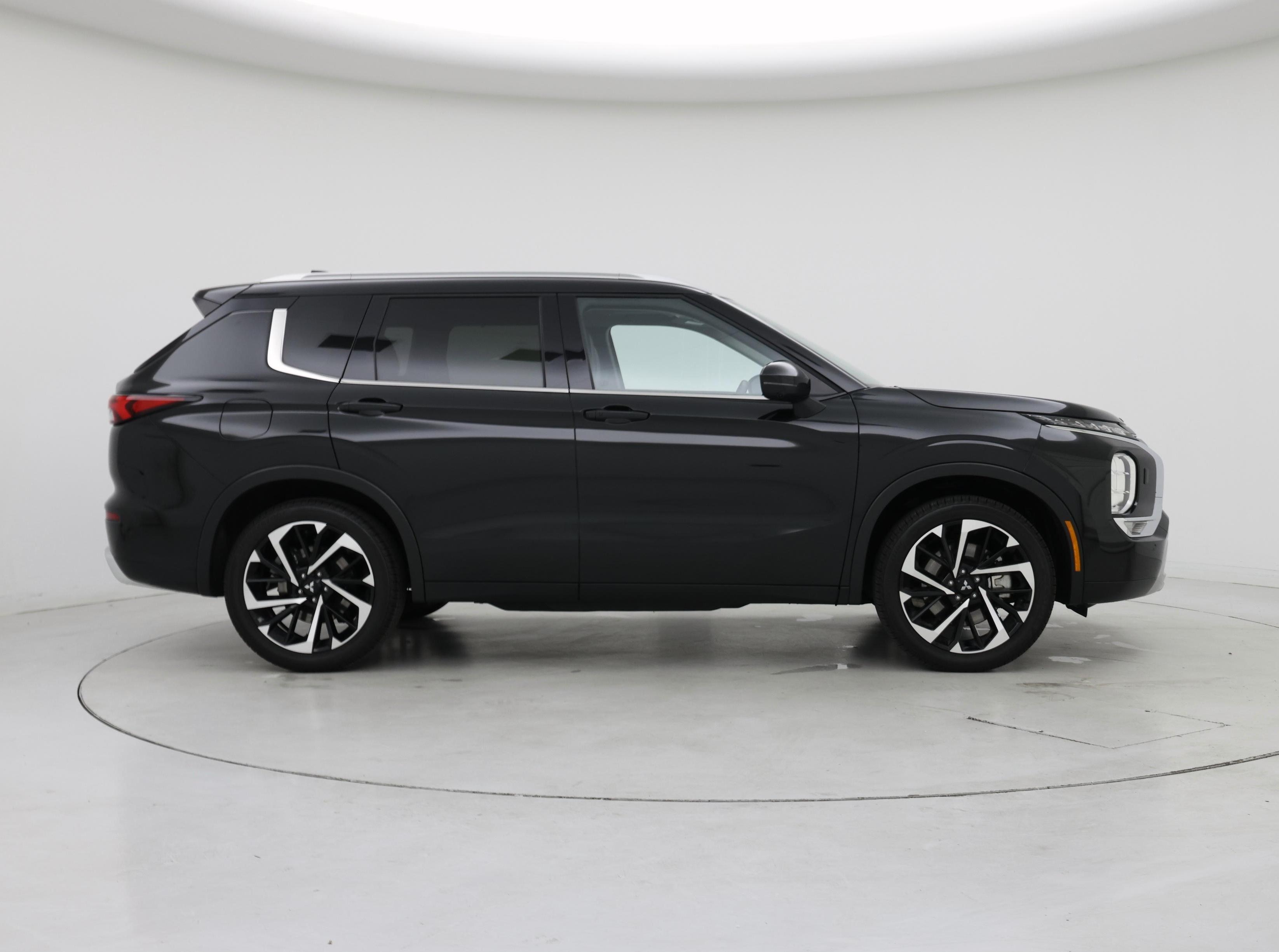 Thumbnail: 2024 Mitsubishi Outlander - 7