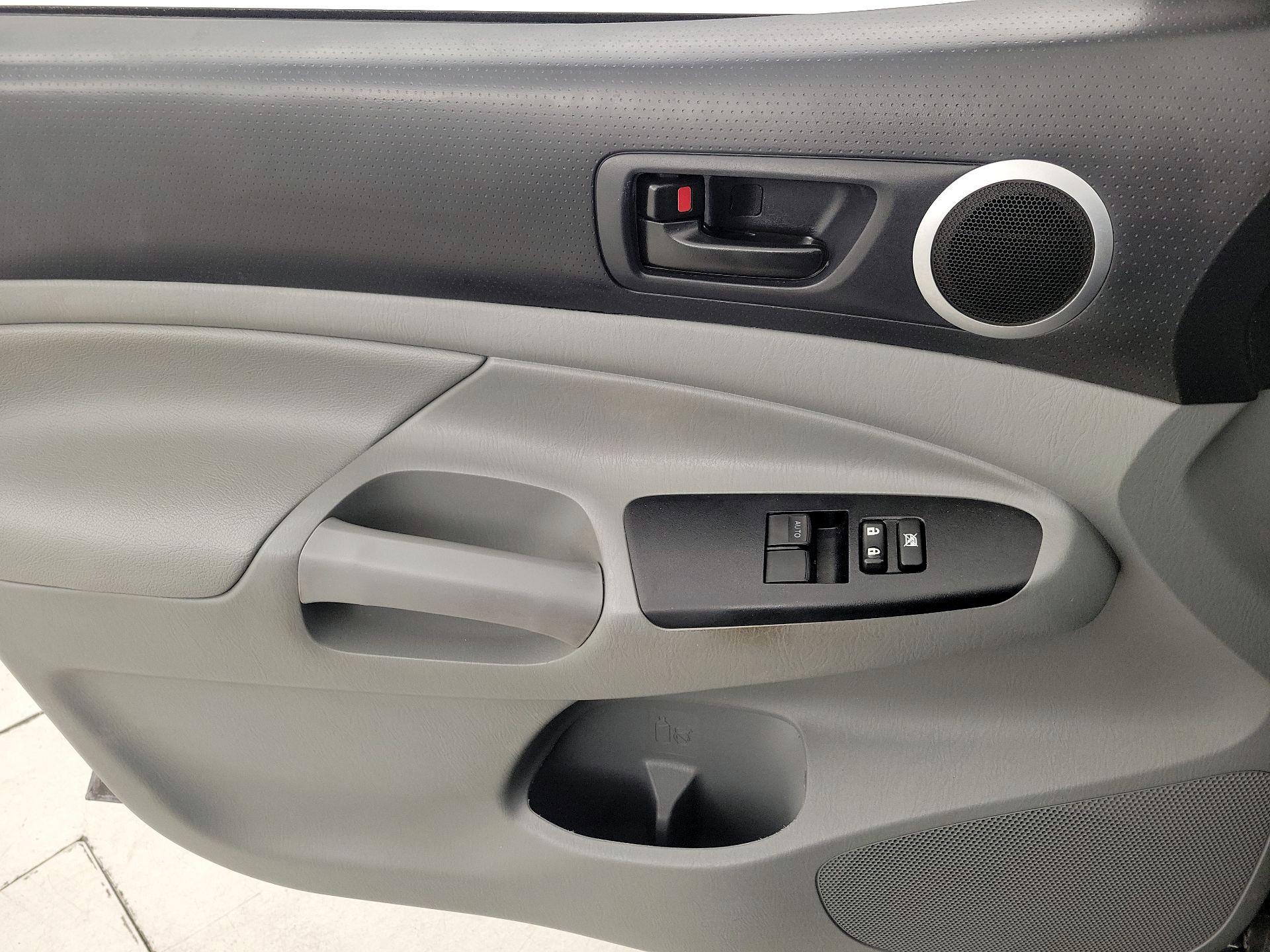 Thumbnail: 2015 Toyota Tacoma - 12