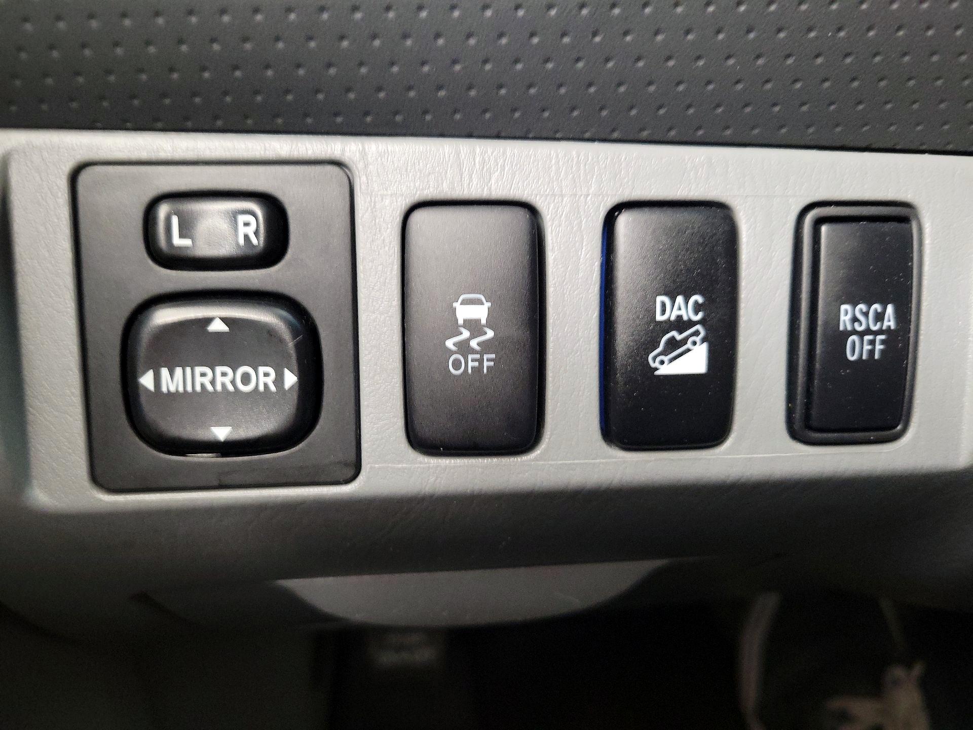 Thumbnail: 2015 Toyota Tacoma - 13
