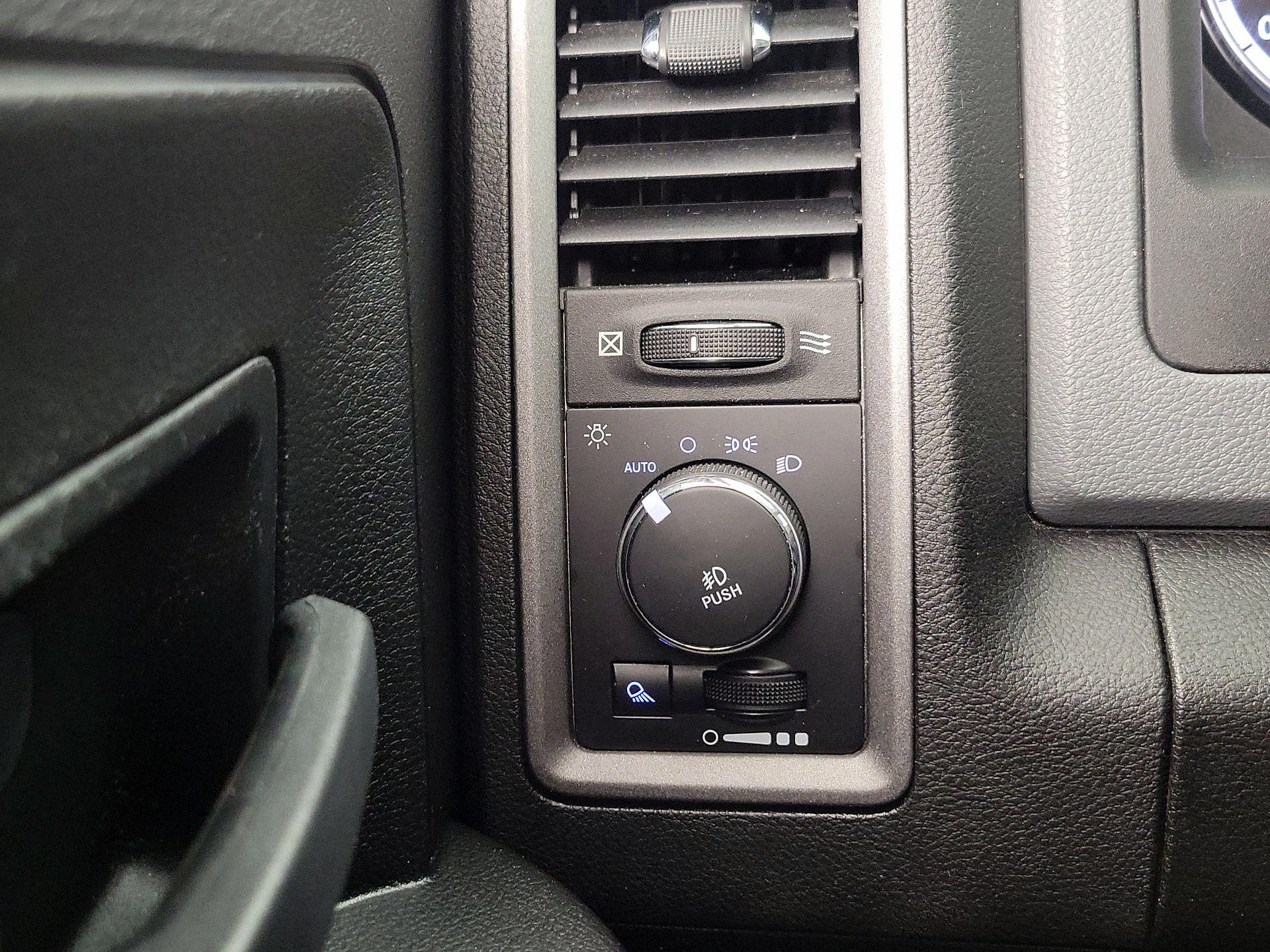 Thumbnail: 2019 RAM 1500 Classic - 13