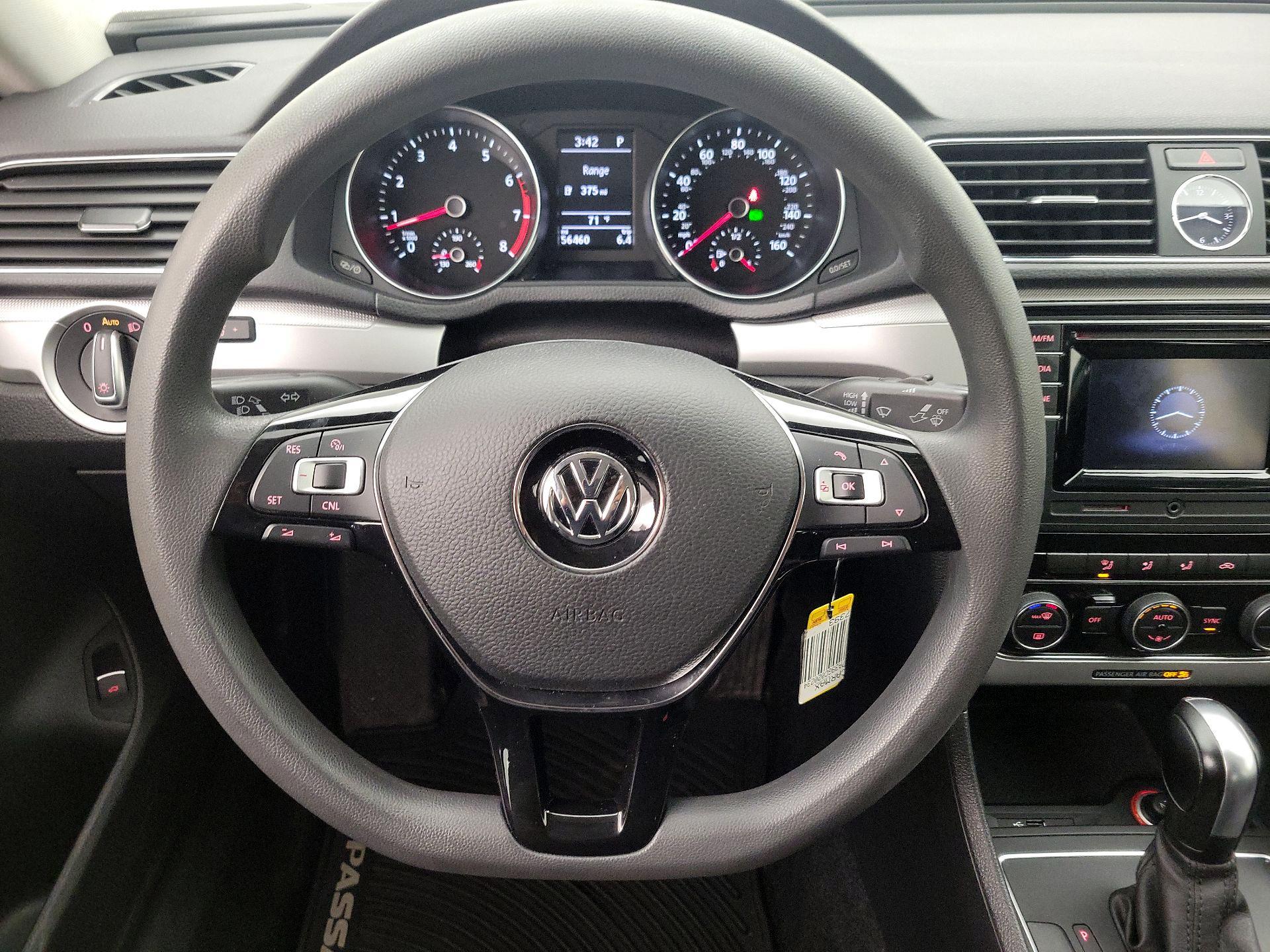 Thumbnail: 2016 Volkswagen Passat - 10